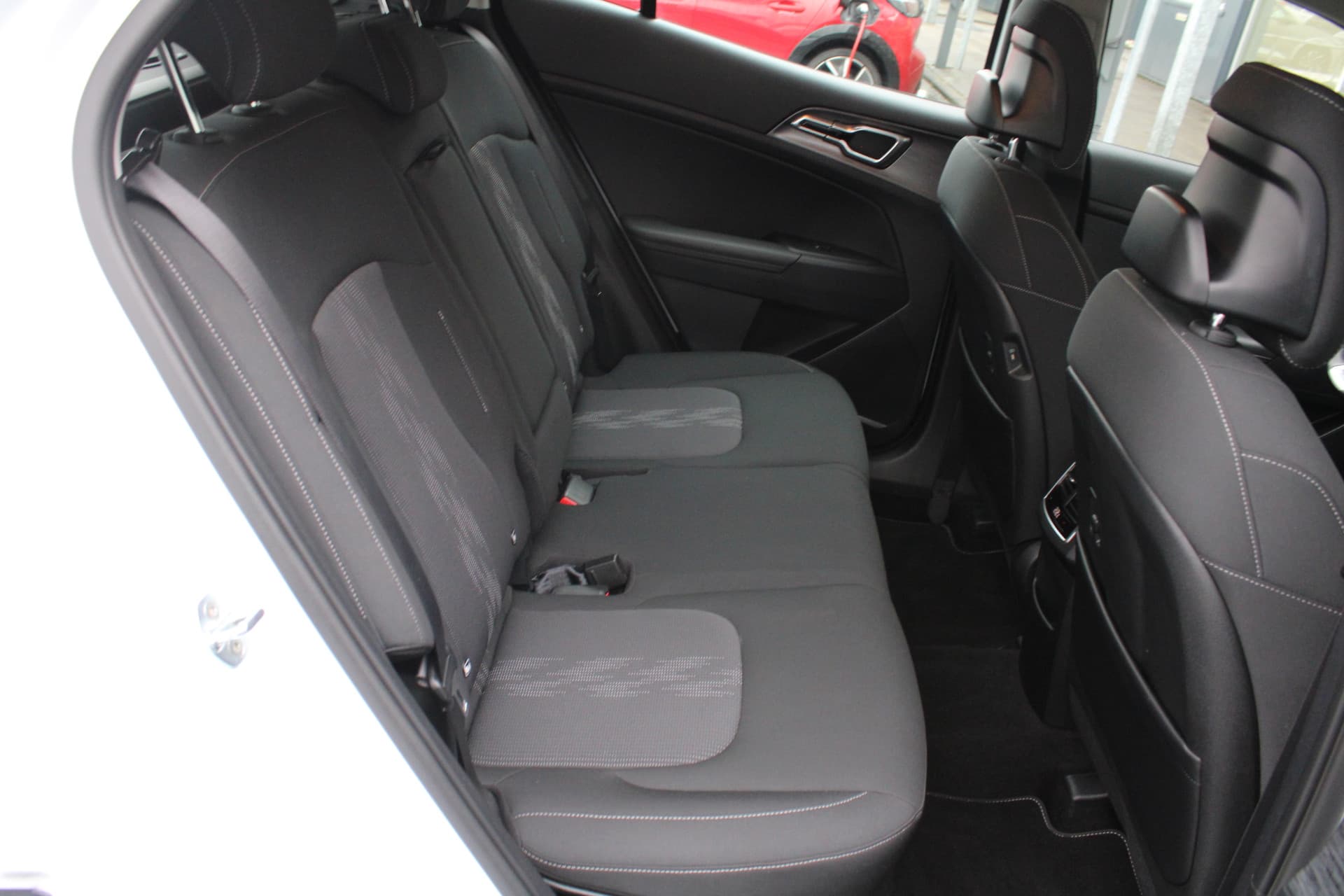 Kia Sportage 1.6 T-GDi MHEV DynamicLine thumbnail 41