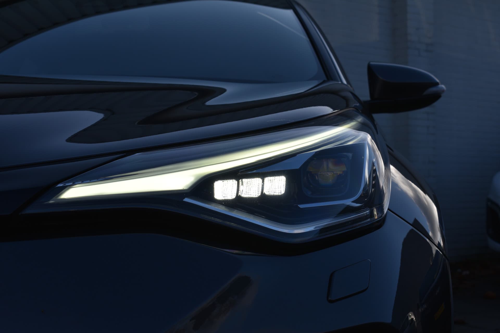 Toyota C-HR 1.8 Hybrid Executive Limited Automaat 122pk thumbnail 2