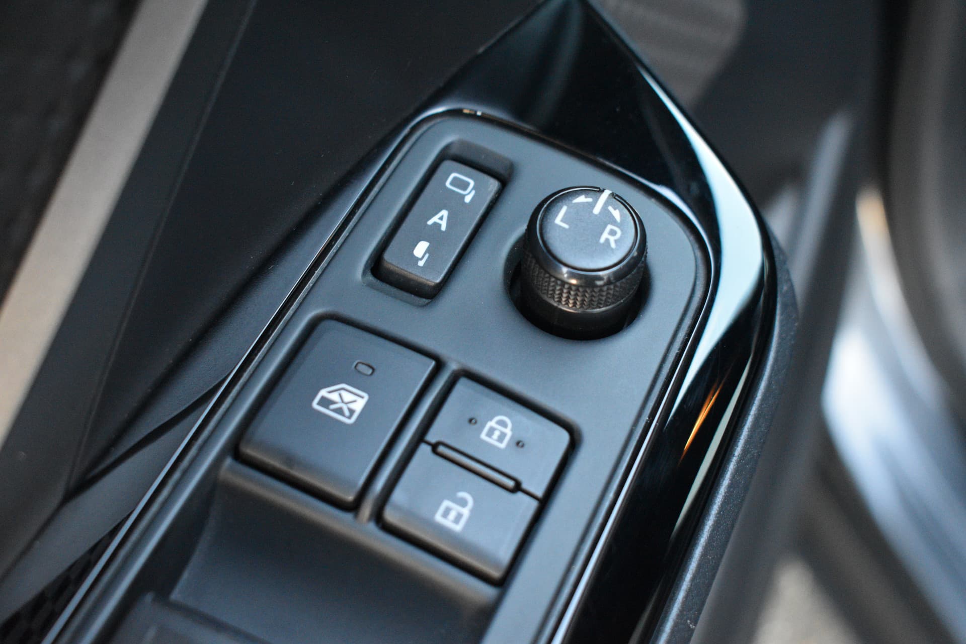 Toyota C-HR 1.8 Hybrid Executive Limited Automaat 122pk thumbnail 12