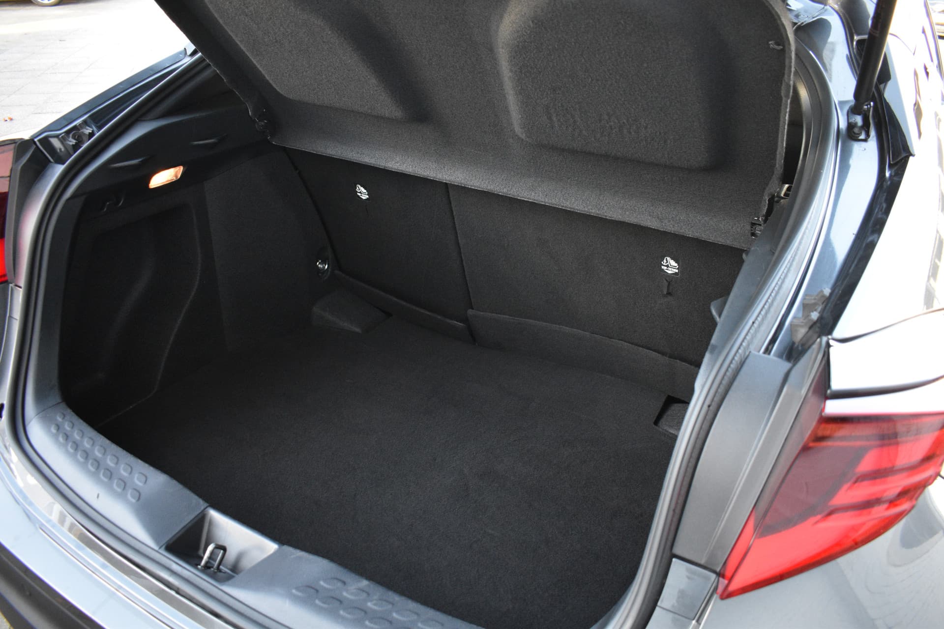 Toyota C-HR 1.8 Hybrid Executive Limited Automaat 122pk thumbnail 19