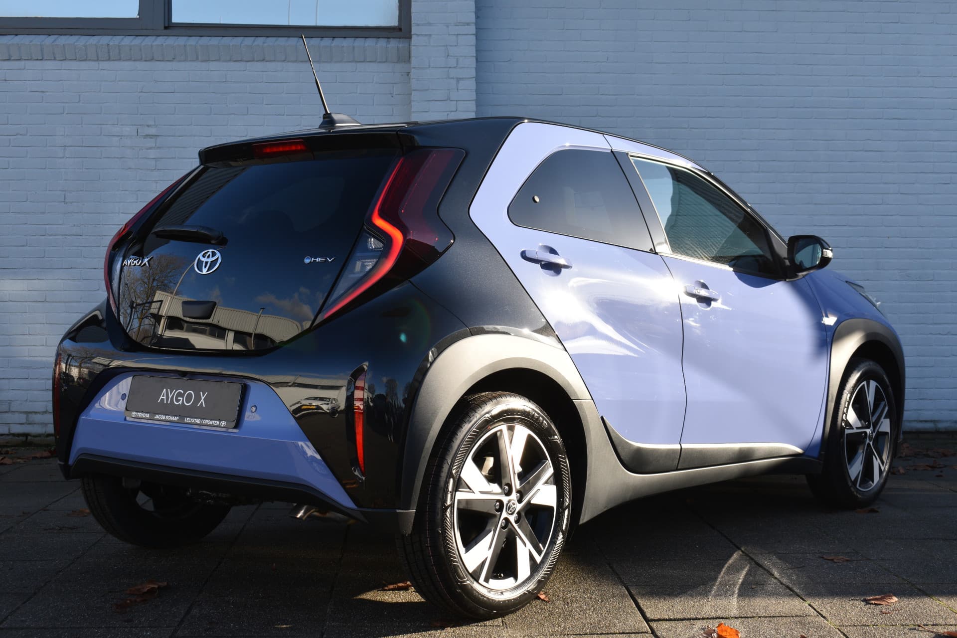 Toyota Aygo X Hybrid 115 pulse Automaat 116pk thumbnail 3