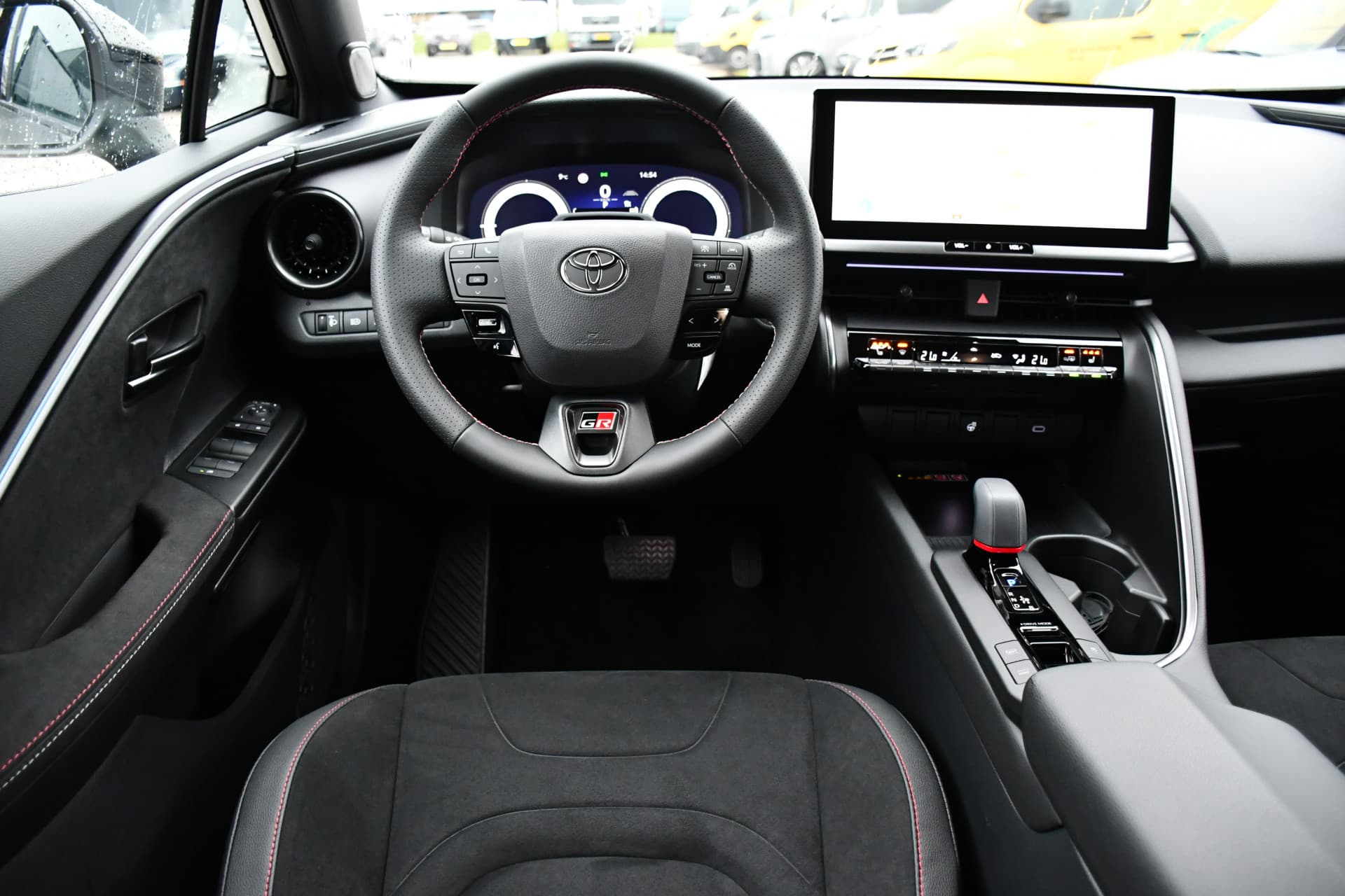 Toyota C-HR 2.0 Plug-in Hybrid 220 Black Edition Automaat 223pk thumbnail 2