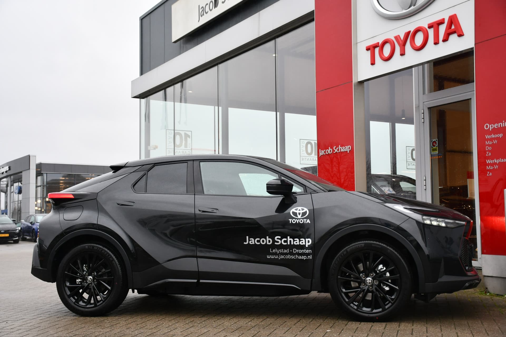 Toyota C-HR 2.0 Plug-in Hybrid 220 Black Edition Automaat 223pk thumbnail 3
