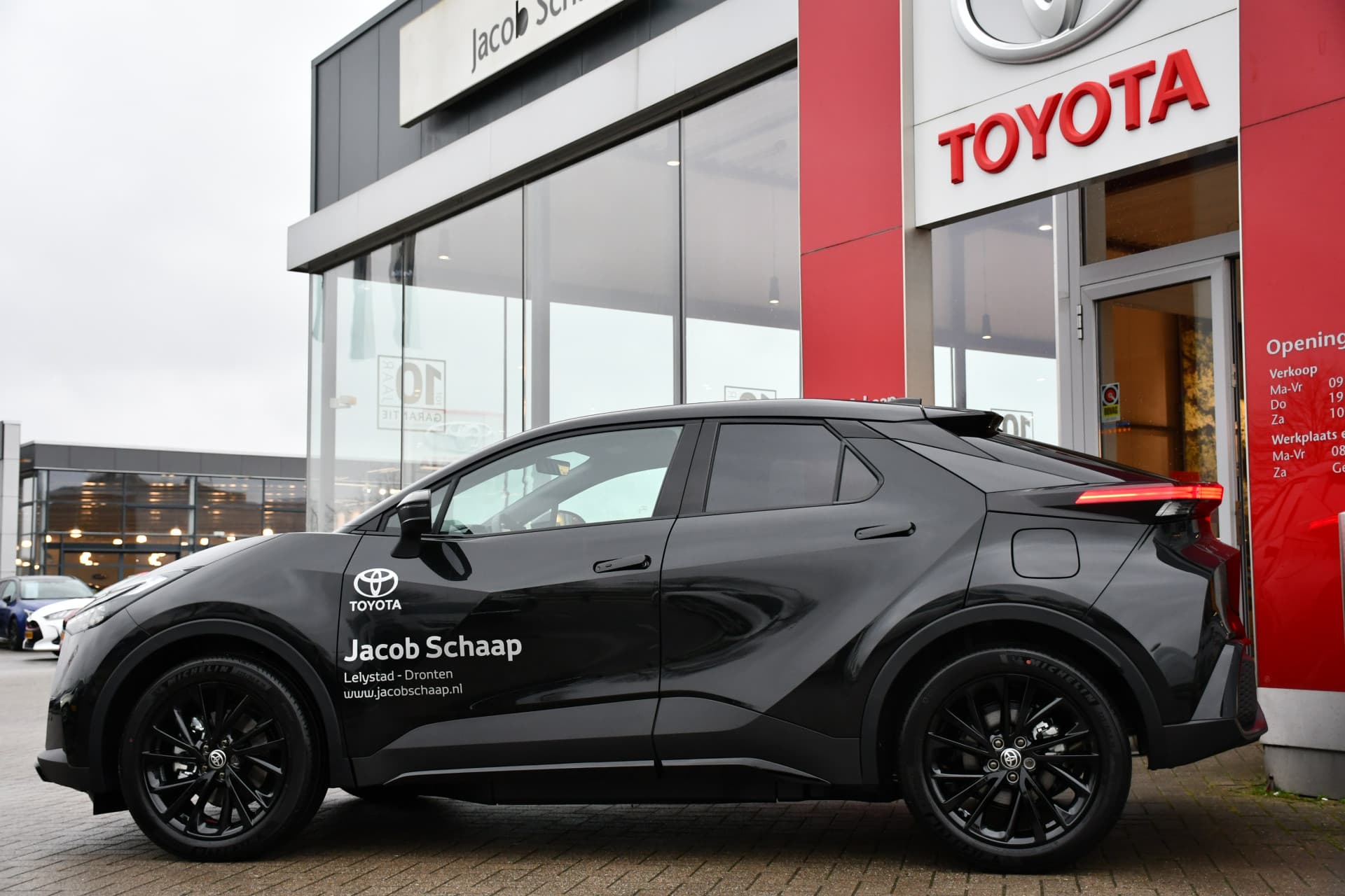Toyota C-HR 2.0 Plug-in Hybrid 220 Black Edition Automaat 223pk thumbnail 5