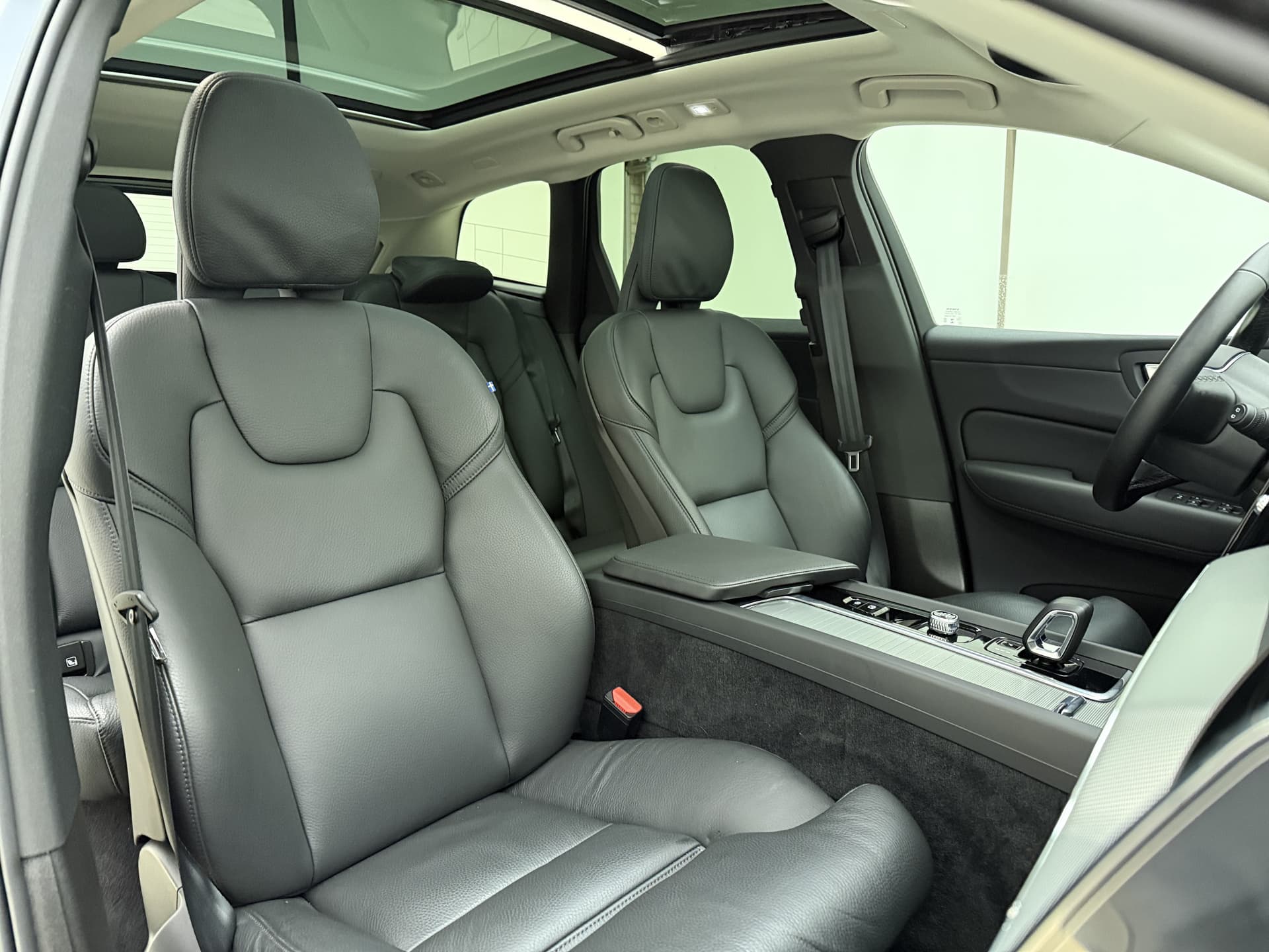 Volvo XC60 T8 455pk AWD Plus Dark / Head-up display / 360 camera / Harman en Kardon audio / 20'' / thumbnail 2