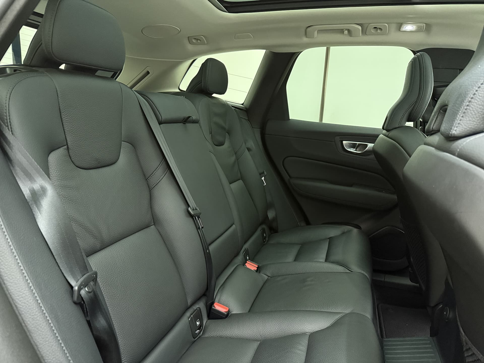 Volvo XC60 T8 455pk AWD Plus Dark / Head-up display / 360 camera / Harman en Kardon audio / 20'' / thumbnail 18