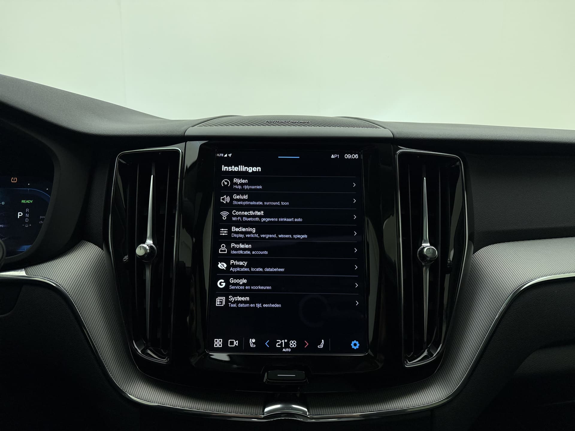 Volvo XC60 T8 455pk AWD Plus Dark / Head-up display / 360 camera / Harman en Kardon audio / 20'' / thumbnail 33