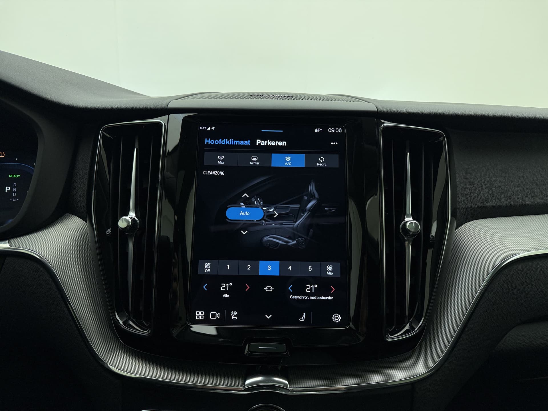 Volvo XC60 T8 455pk AWD Plus Dark / Head-up display / 360 camera / Harman en Kardon audio / 20'' / thumbnail 34