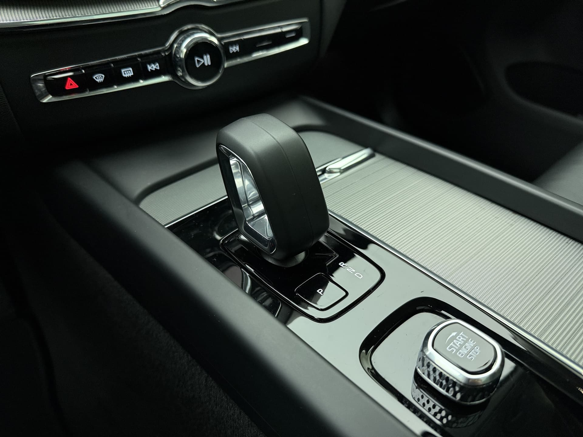 Volvo XC60 T8 455pk AWD Plus Dark / Head-up display / 360 camera / Harman en Kardon audio / 20'' / thumbnail 36