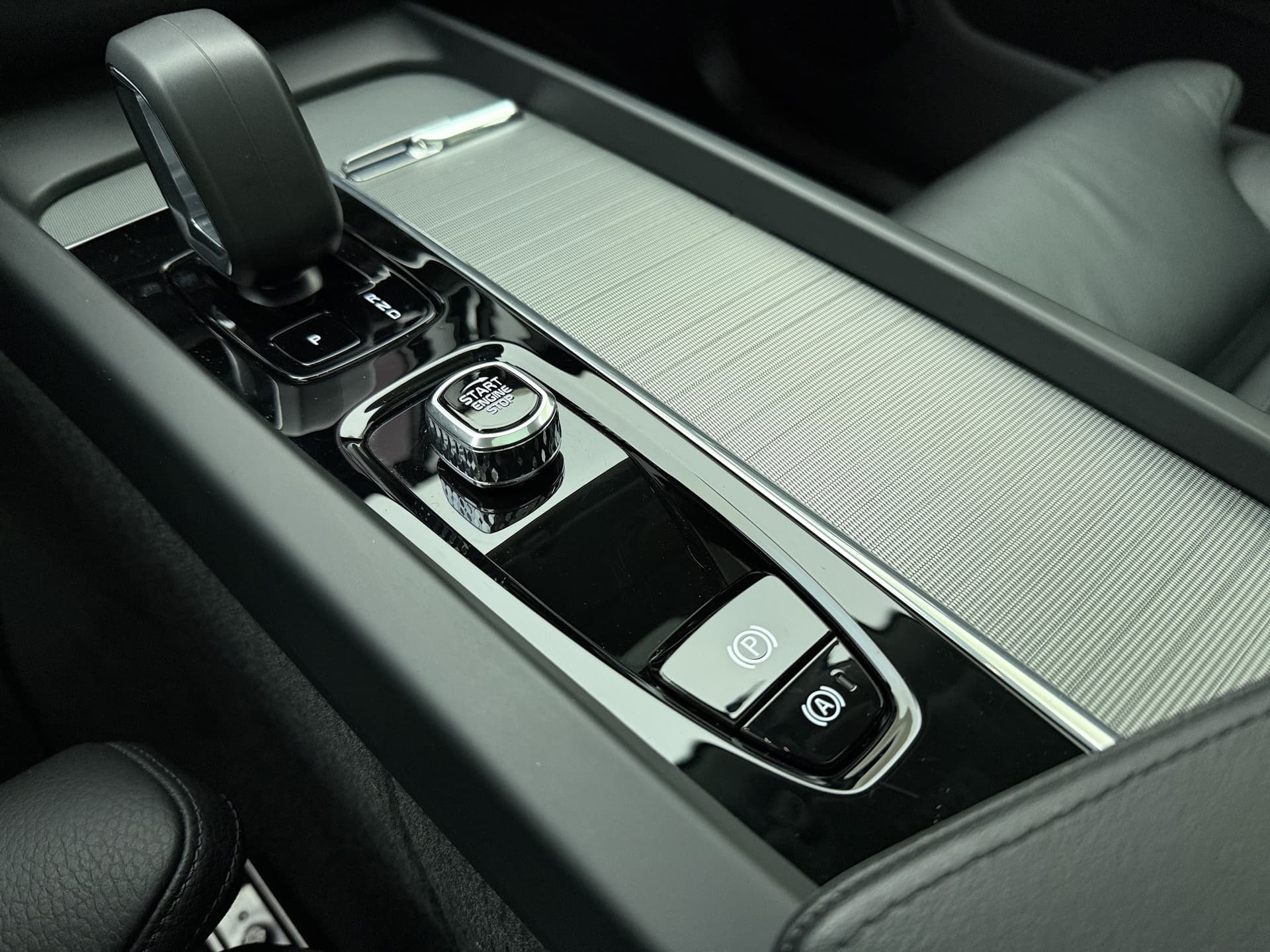 Volvo XC60 T8 455pk AWD Plus Dark / Head-up display / 360 camera / Harman en Kardon audio / 20'' / thumbnail 37