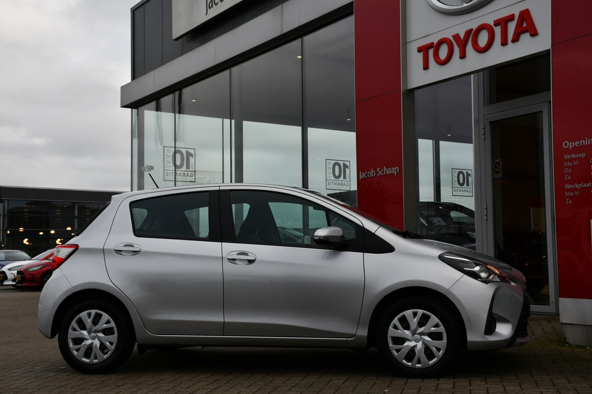 Toyota Yaris 1.5 VVT-i Active Automaat 112pk thumbnail 3
