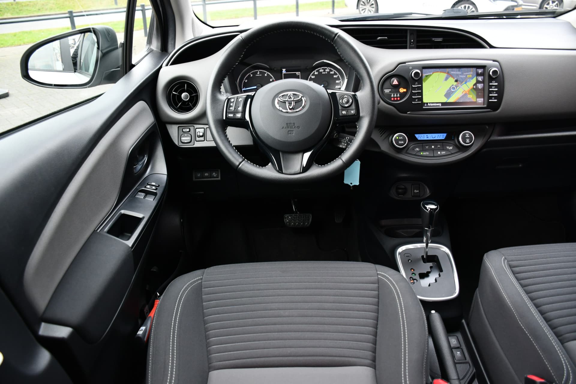 Toyota Yaris 1.5 VVT-i Active Automaat 112pk thumbnail 2