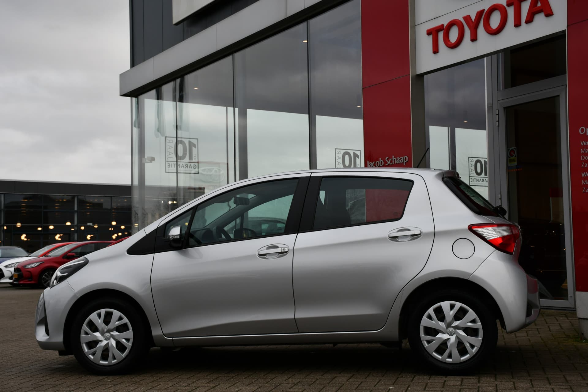 Toyota Yaris 1.5 VVT-i Active Automaat 112pk thumbnail 5