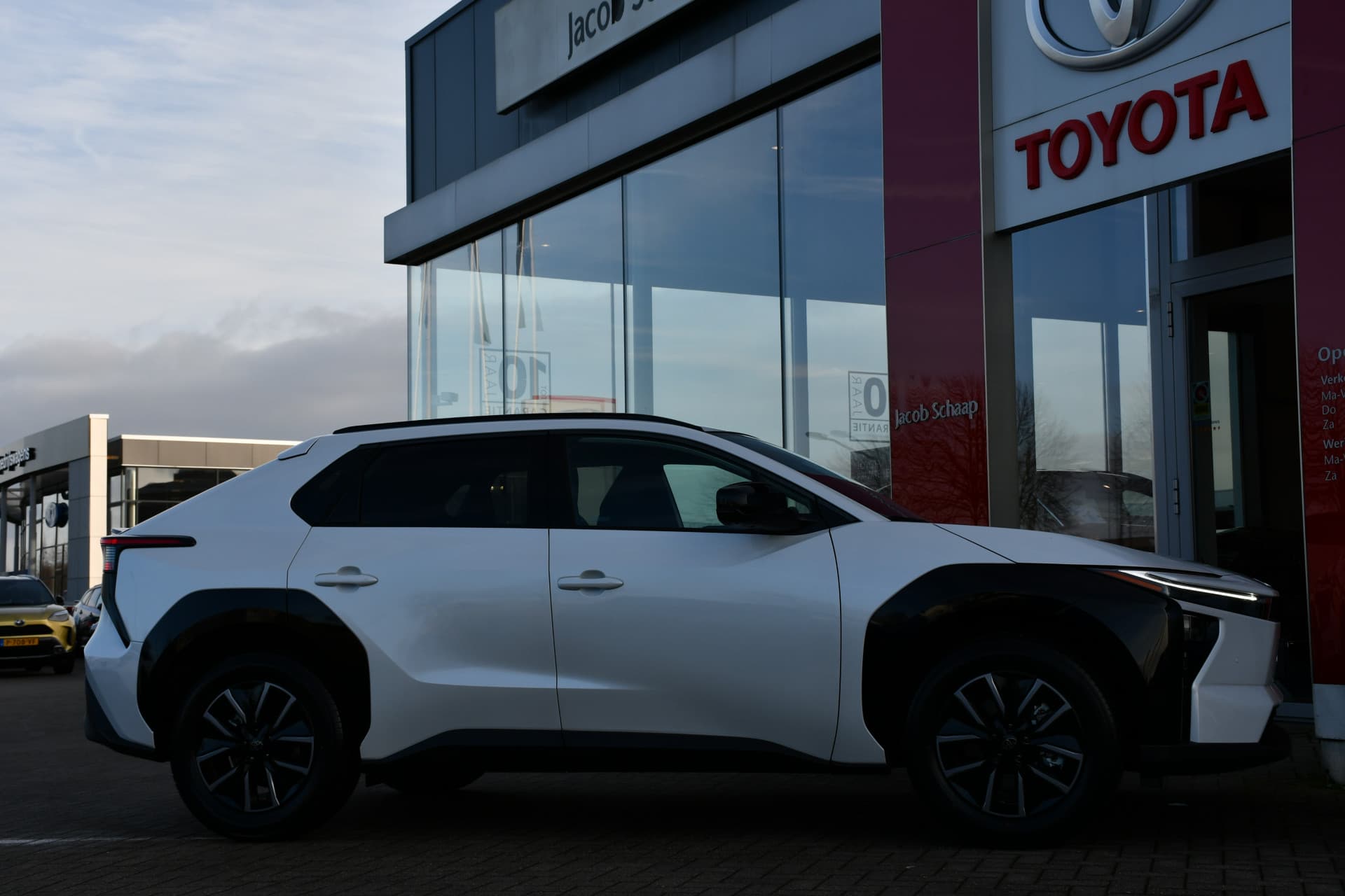 Toyota BZ4X Dynamic AWD 73 kWh 343pk thumbnail 3