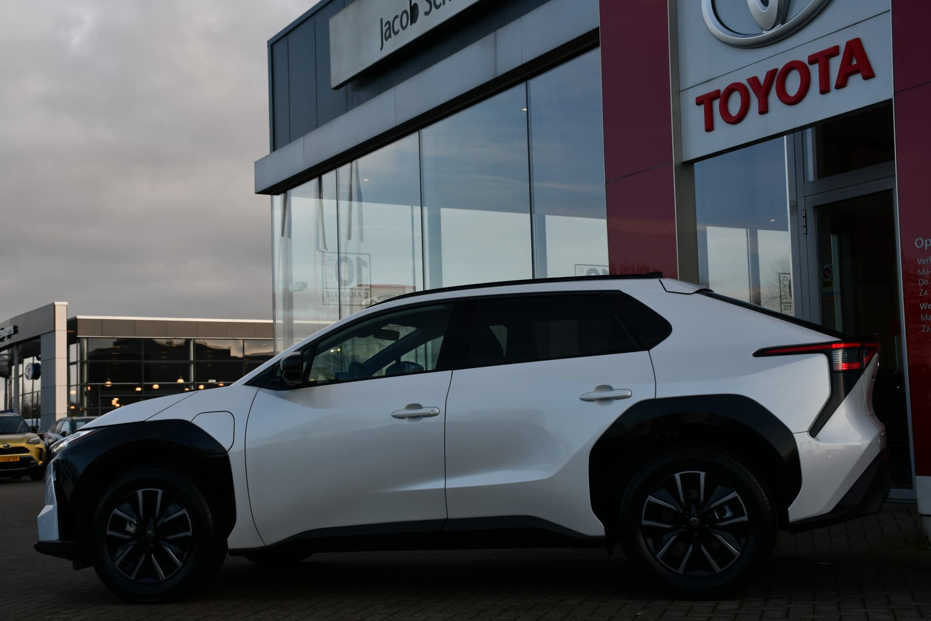 Toyota BZ4X Dynamic AWD 73 kWh 343pk thumbnail 5