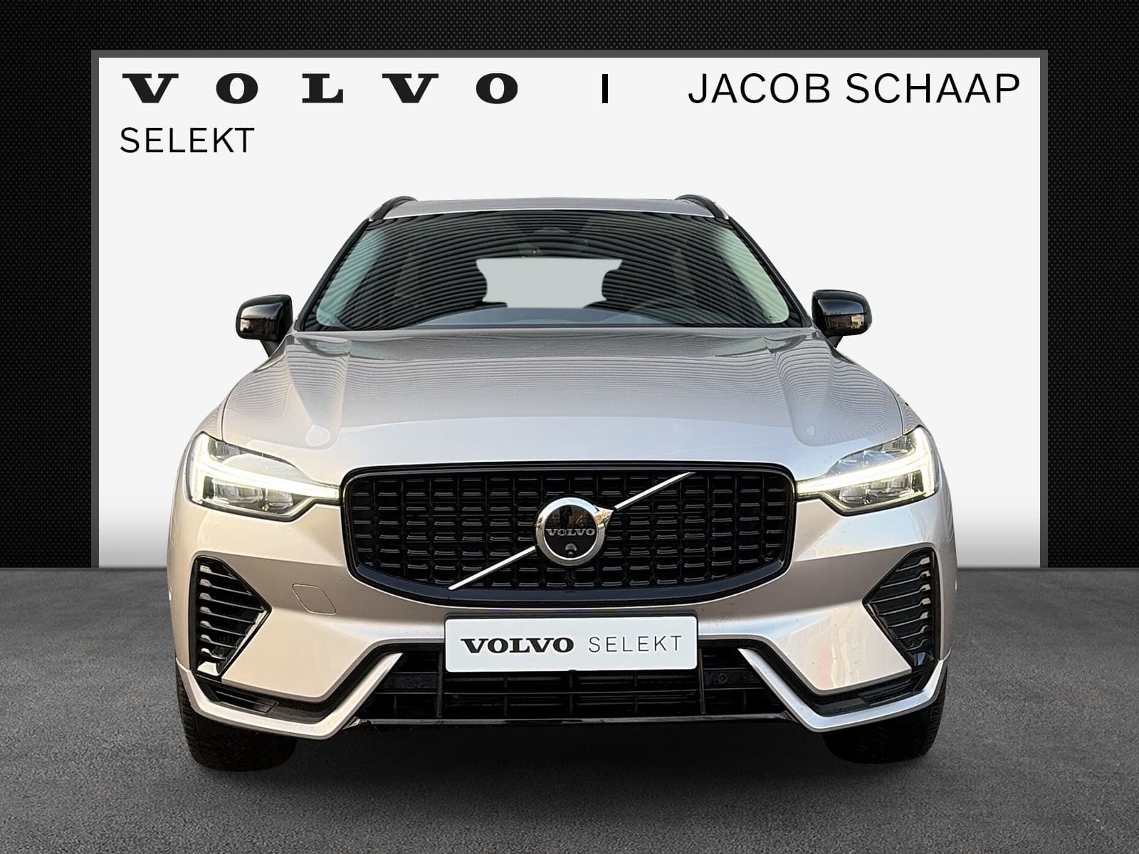 Volvo XC60 2.0 T6 Plug-in hybrid AWD Plus Dark / Panoramadak / elektr. stoelen met geheugen / trekhaak / thumbnail 3