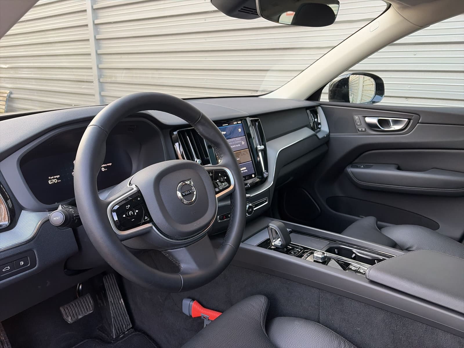 Volvo XC60 2.0 T6 Plug-in hybrid AWD Plus Dark / Panoramadak / elektr. stoelen met geheugen / trekhaak / thumbnail 11