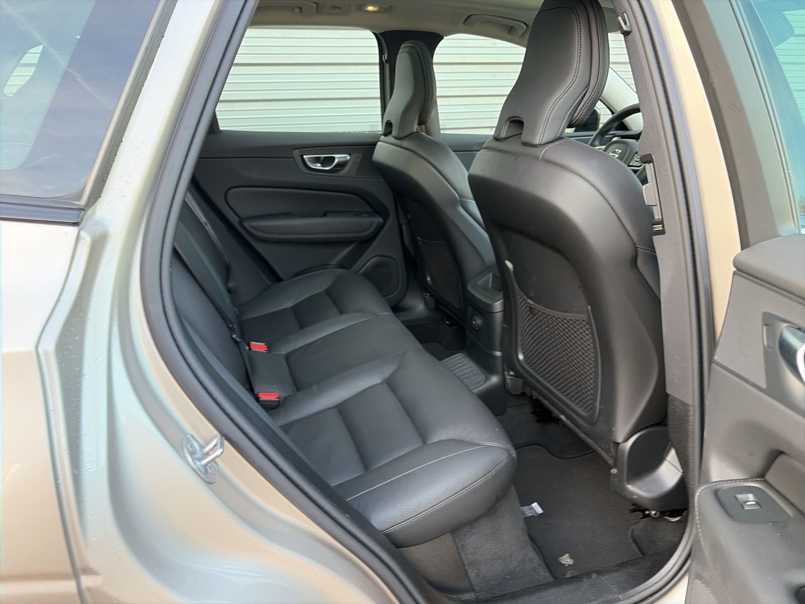 Volvo XC60 2.0 T6 Plug-in hybrid AWD Plus Dark / Panoramadak / elektr. stoelen met geheugen / trekhaak / thumbnail 13