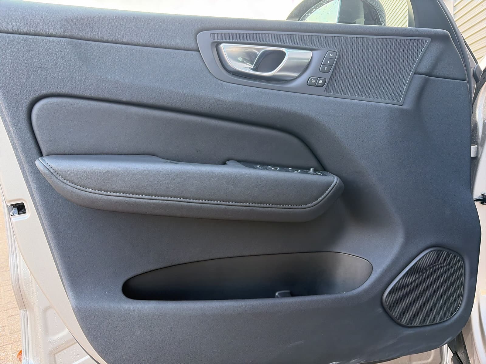 Volvo XC60 2.0 T6 Plug-in hybrid AWD Plus Dark / Panoramadak / elektr. stoelen met geheugen / trekhaak / thumbnail 18