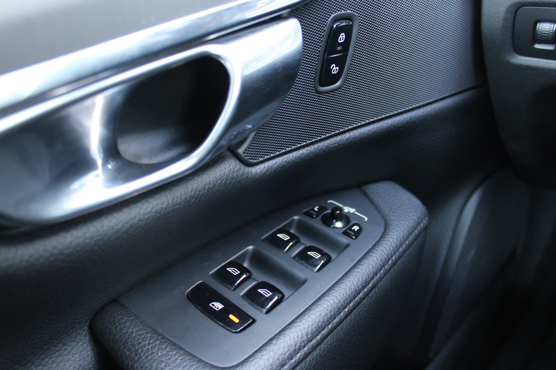 Volvo S90 T4 Automaat Momentum+ thumbnail 16