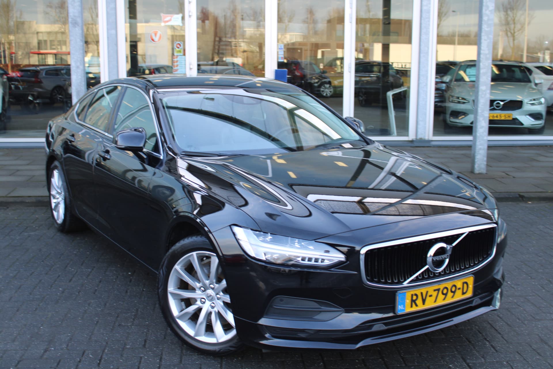 Volvo S90 T4 Automaat Momentum+ thumbnail 31