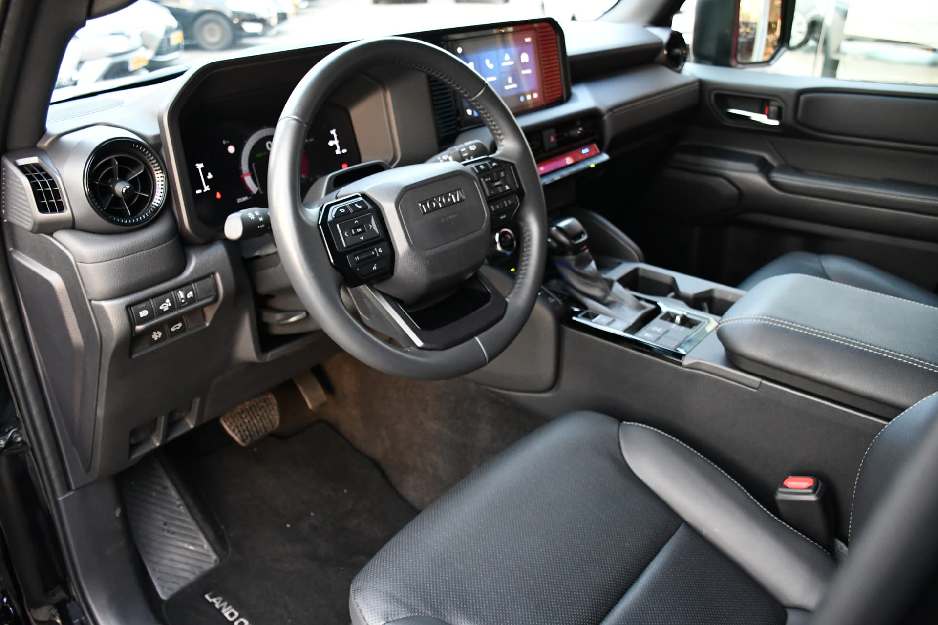 Toyota Land Cruiser 2.8 D-4D Standard Roof Window Van First Edition Limited Automaat 206pk thumbnail 2