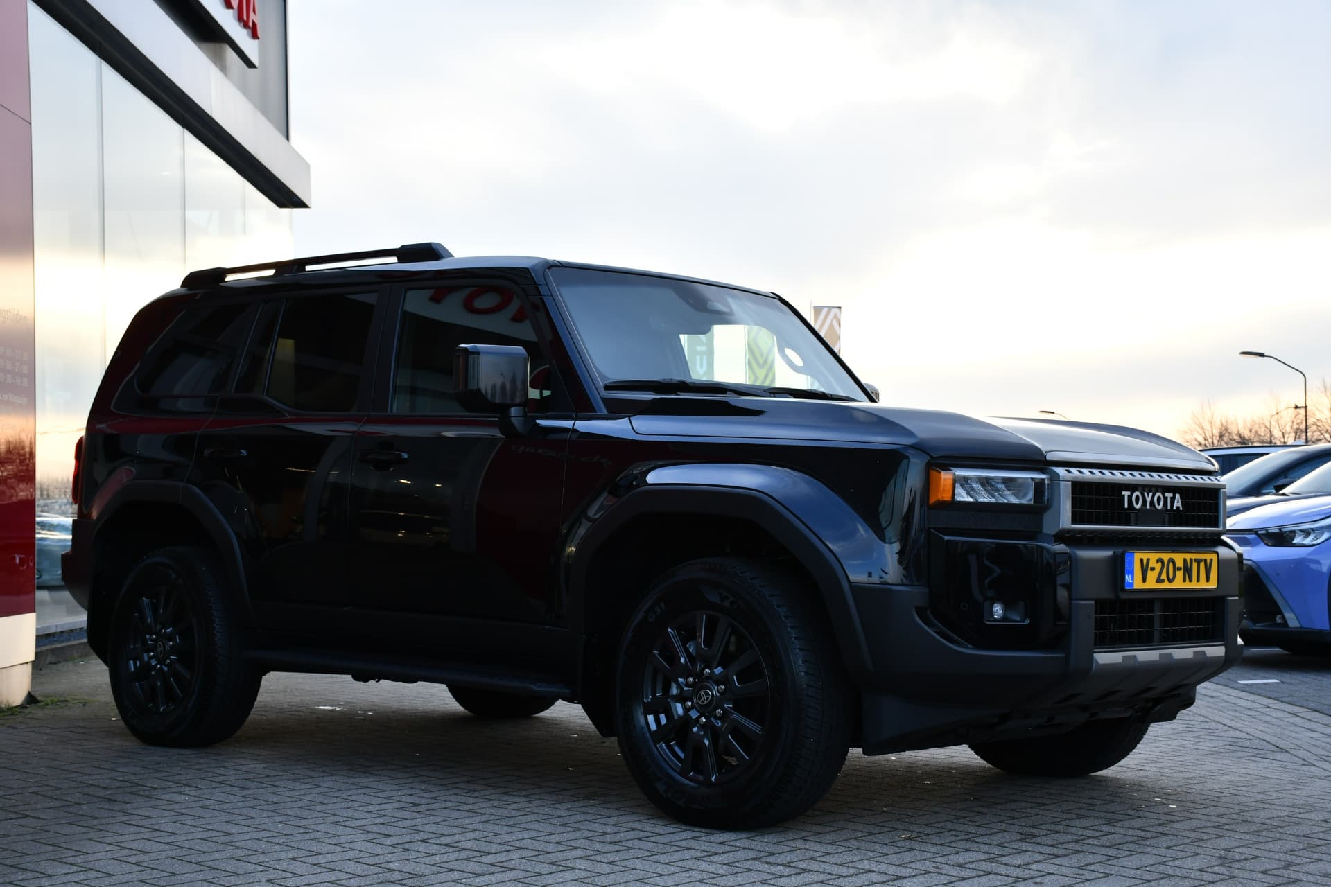 Toyota Land Cruiser 2.8 D-4D Standard Roof Window Van First Edition Limited Automaat 206pk thumbnail 9