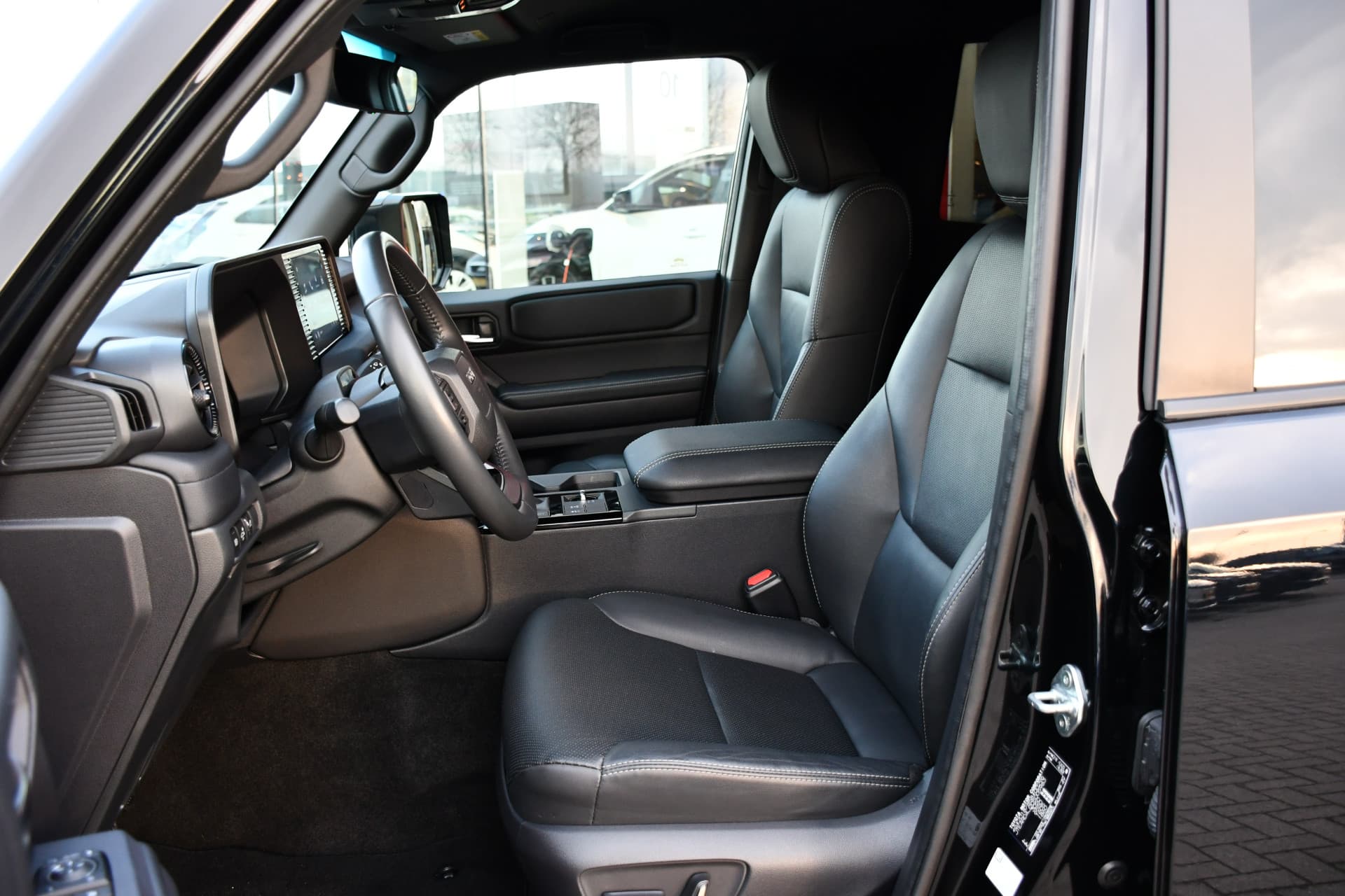 Toyota Land Cruiser 2.8 D-4D Standard Roof Window Van First Edition Limited Automaat 206pk thumbnail 10