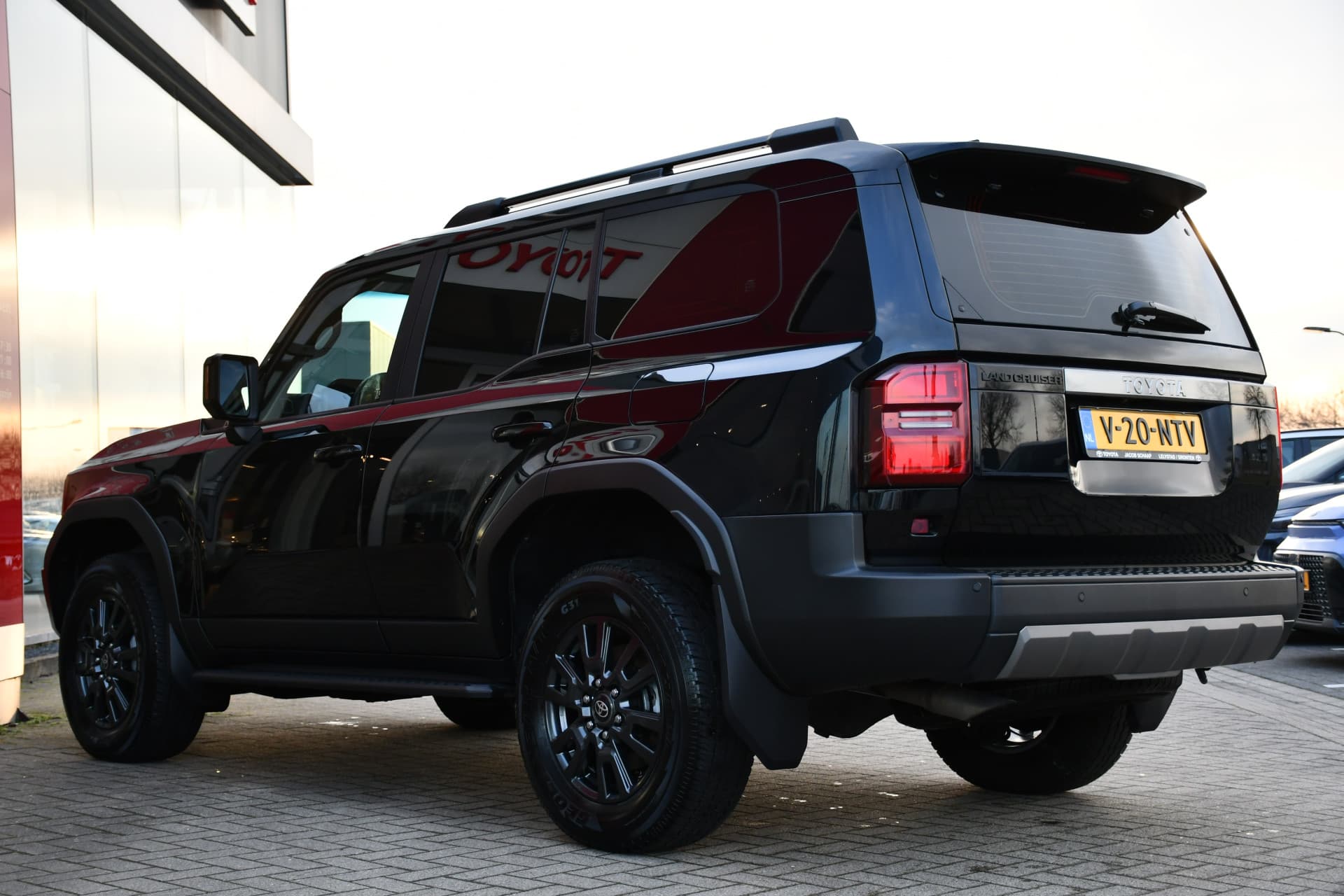 Toyota Land Cruiser 2.8 D-4D Standard Roof Window Van First Edition Limited Automaat 206pk thumbnail 11