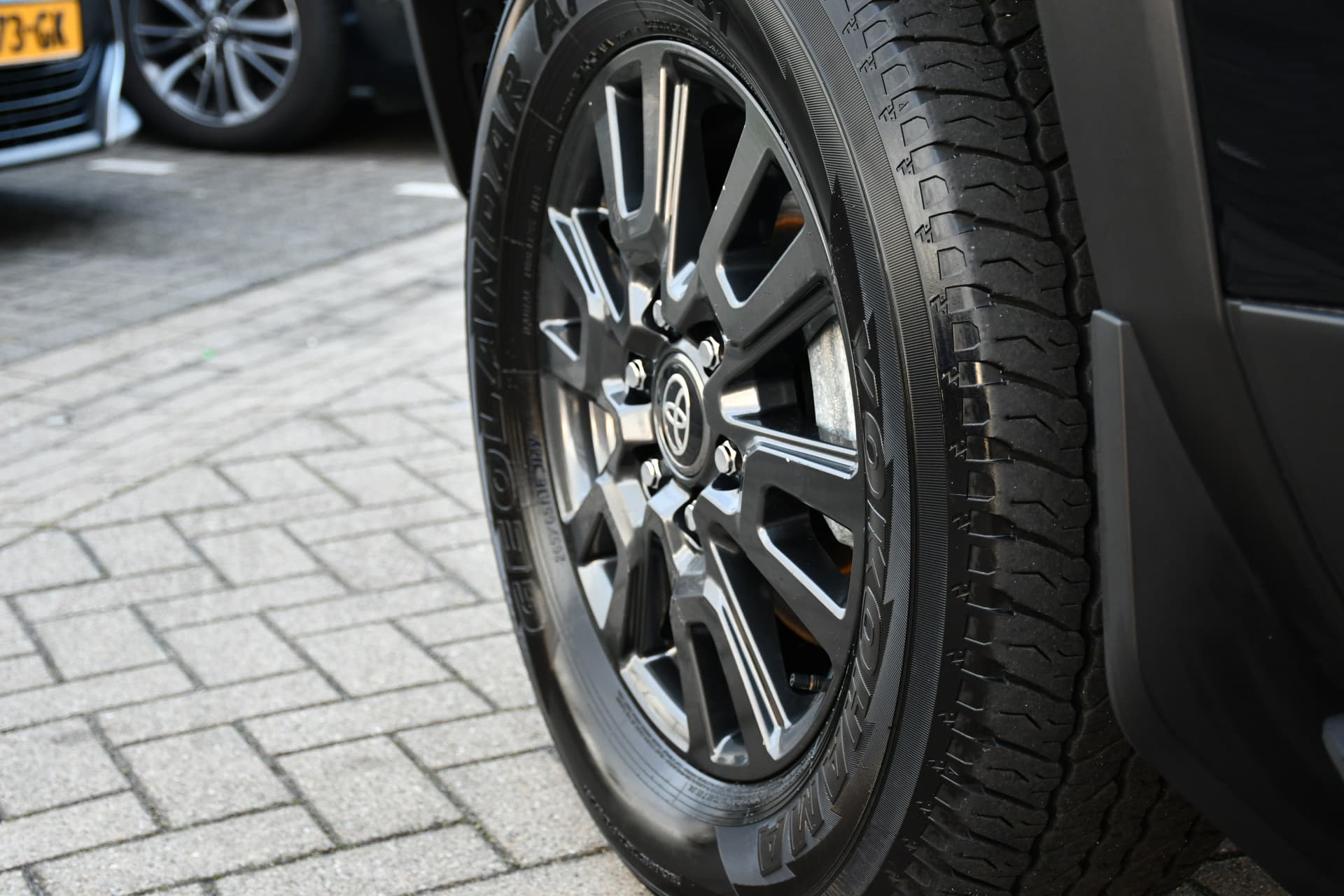 Toyota Land Cruiser 2.8 D-4D Standard Roof Window Van First Edition Limited Automaat 206pk thumbnail 17