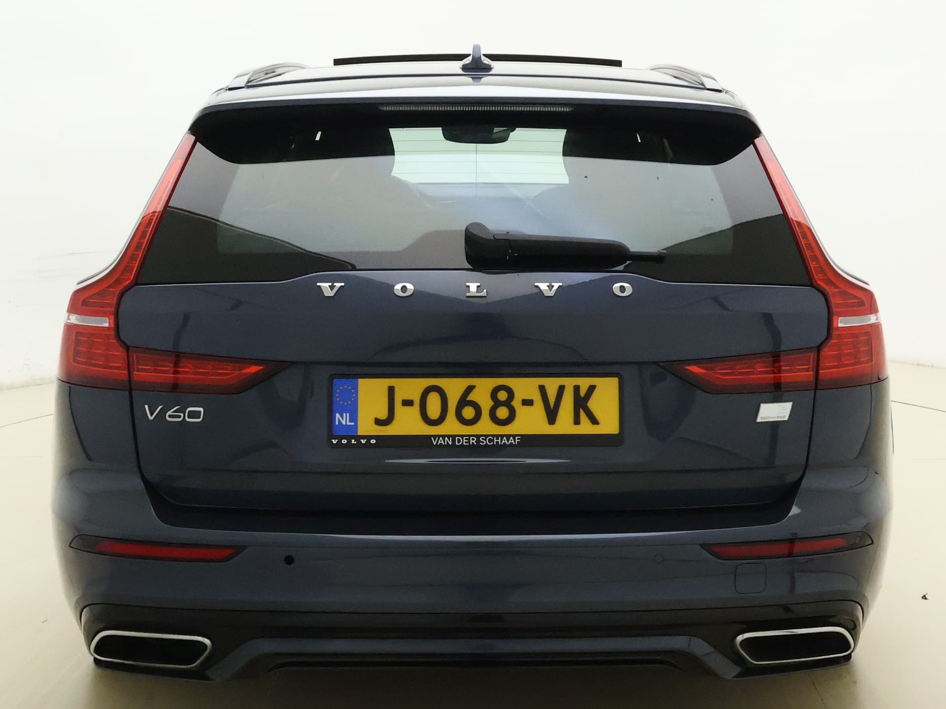 Volvo V60 T6 340pk AWD R-Design / Head-Up / Panoramadak / 360 Camera / Full-LED / Harman&Kardon / El. Sportstoelen / Keyless / Trekhaak / ACC / BLIS / DAB / El. Achterklep / thumbnail 5