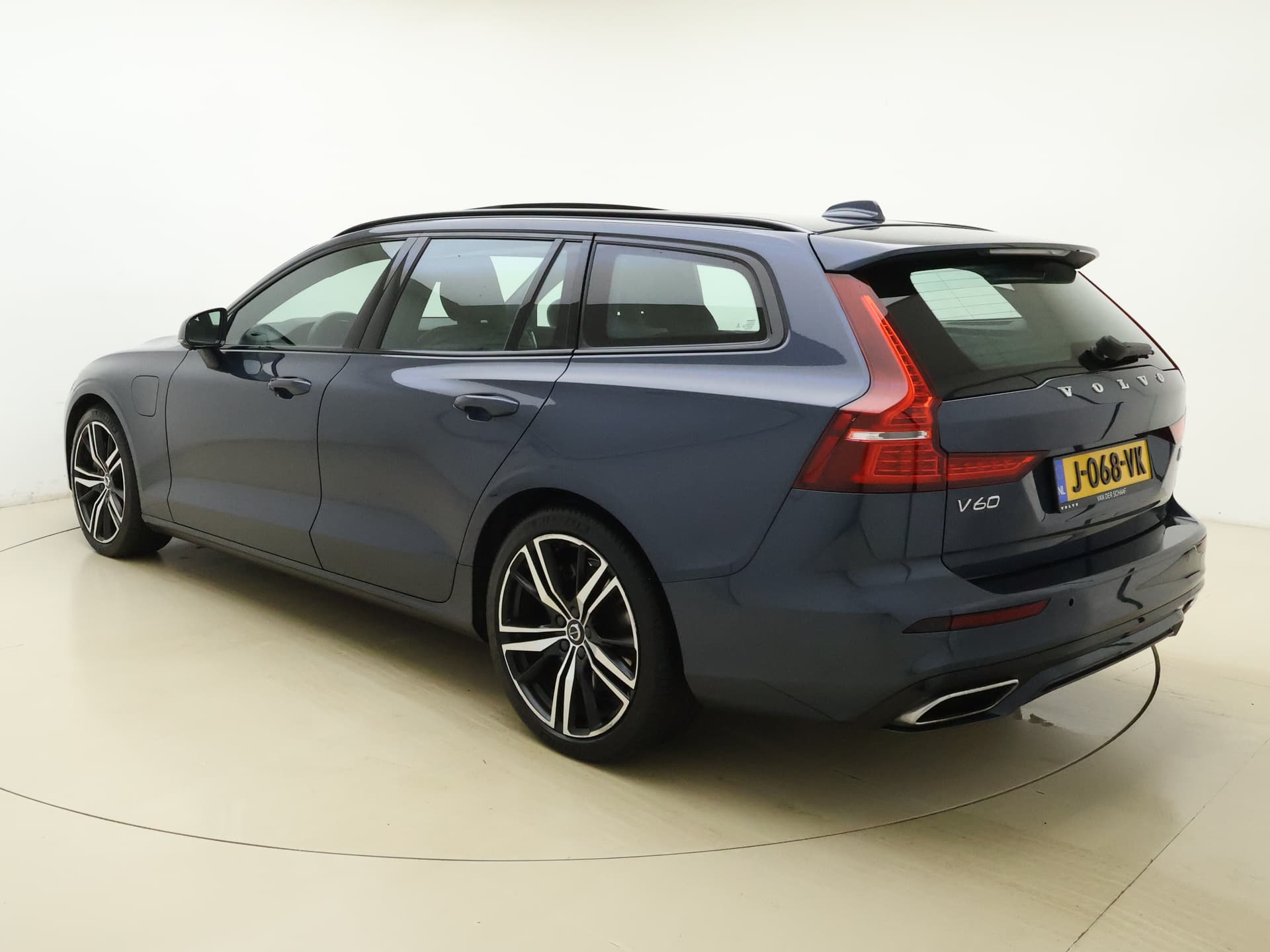 Volvo V60 T6 340pk AWD R-Design / Head-Up / Panoramadak / 360 Camera / Full-LED / Harman&Kardon / El. Sportstoelen / Keyless / Trekhaak / ACC / BLIS / DAB / El. Achterklep / thumbnail 7