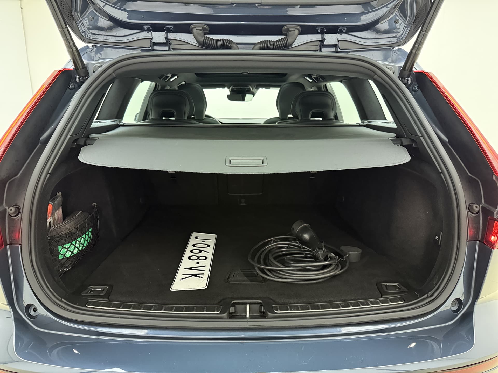 Volvo V60 T6 340pk AWD R-Design / Head-Up / Panoramadak / 360 Camera / Full-LED / Harman&Kardon / El. Sportstoelen / Keyless / Trekhaak / ACC / BLIS / DAB / El. Achterklep / thumbnail 8