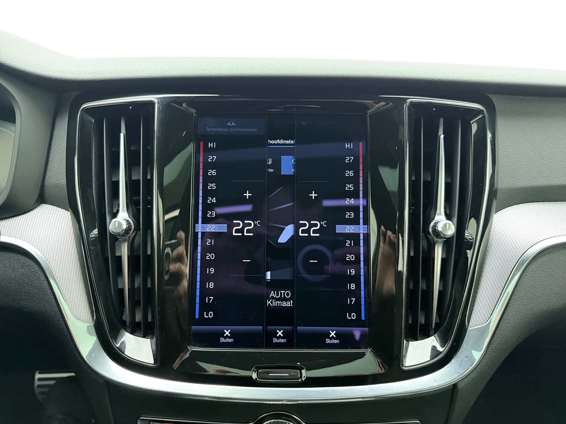 Volvo V60 T6 340pk AWD R-Design / Head-Up / Panoramadak / 360 Camera / Full-LED / Harman&Kardon / El. Sportstoelen / Keyless / Trekhaak / ACC / BLIS / DAB / El. Achterklep / thumbnail 19