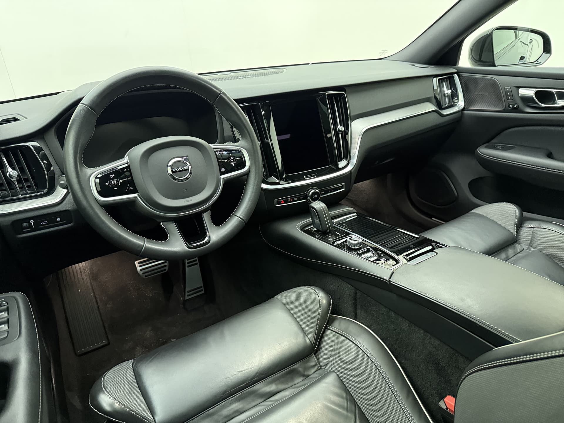 Volvo V60 T6 340pk AWD R-Design / Head-Up / Panoramadak / 360 Camera / Full-LED / Harman&Kardon / El. Sportstoelen / Keyless / Trekhaak / ACC / BLIS / DAB / El. Achterklep / thumbnail 21