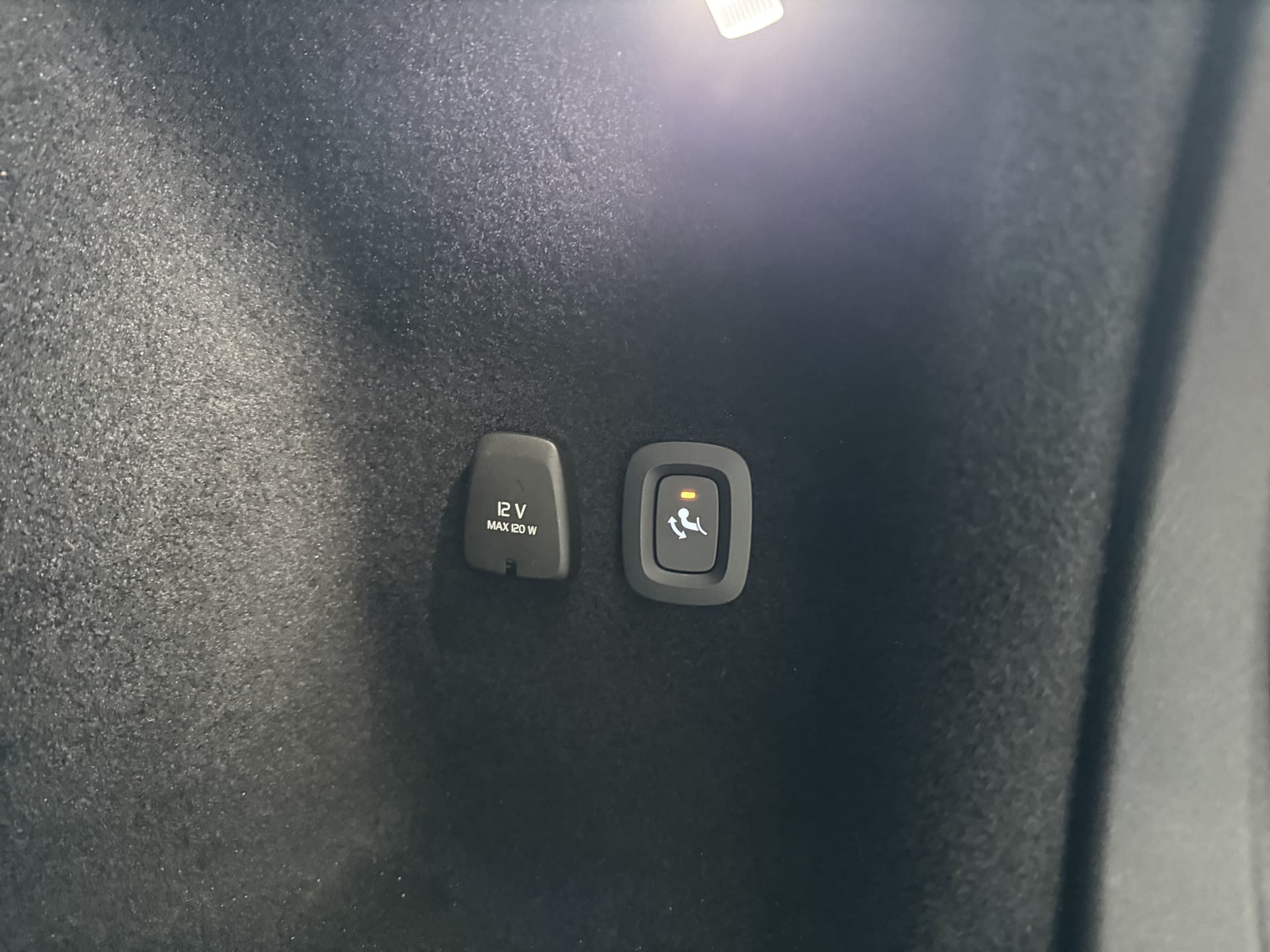 Volvo V60 T6 340pk AWD R-Design / Head-Up / Panoramadak / 360 Camera / Full-LED / Harman&Kardon / El. Sportstoelen / Keyless / Trekhaak / ACC / BLIS / DAB / El. Achterklep / thumbnail 22