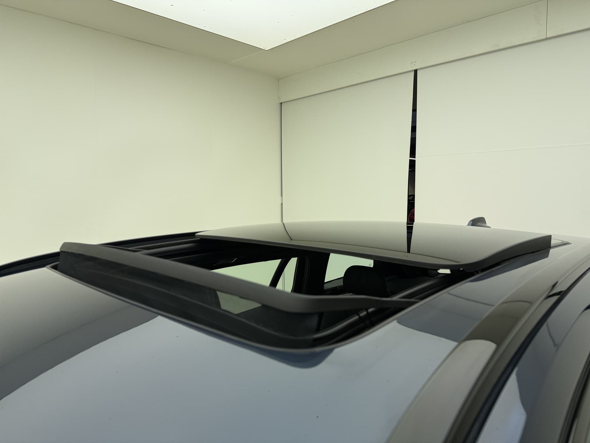 Volvo V60 T6 340pk AWD R-Design / Head-Up / Panoramadak / 360 Camera / Full-LED / Harman&Kardon / El. Sportstoelen / Keyless / Trekhaak / ACC / BLIS / DAB / El. Achterklep / thumbnail 26