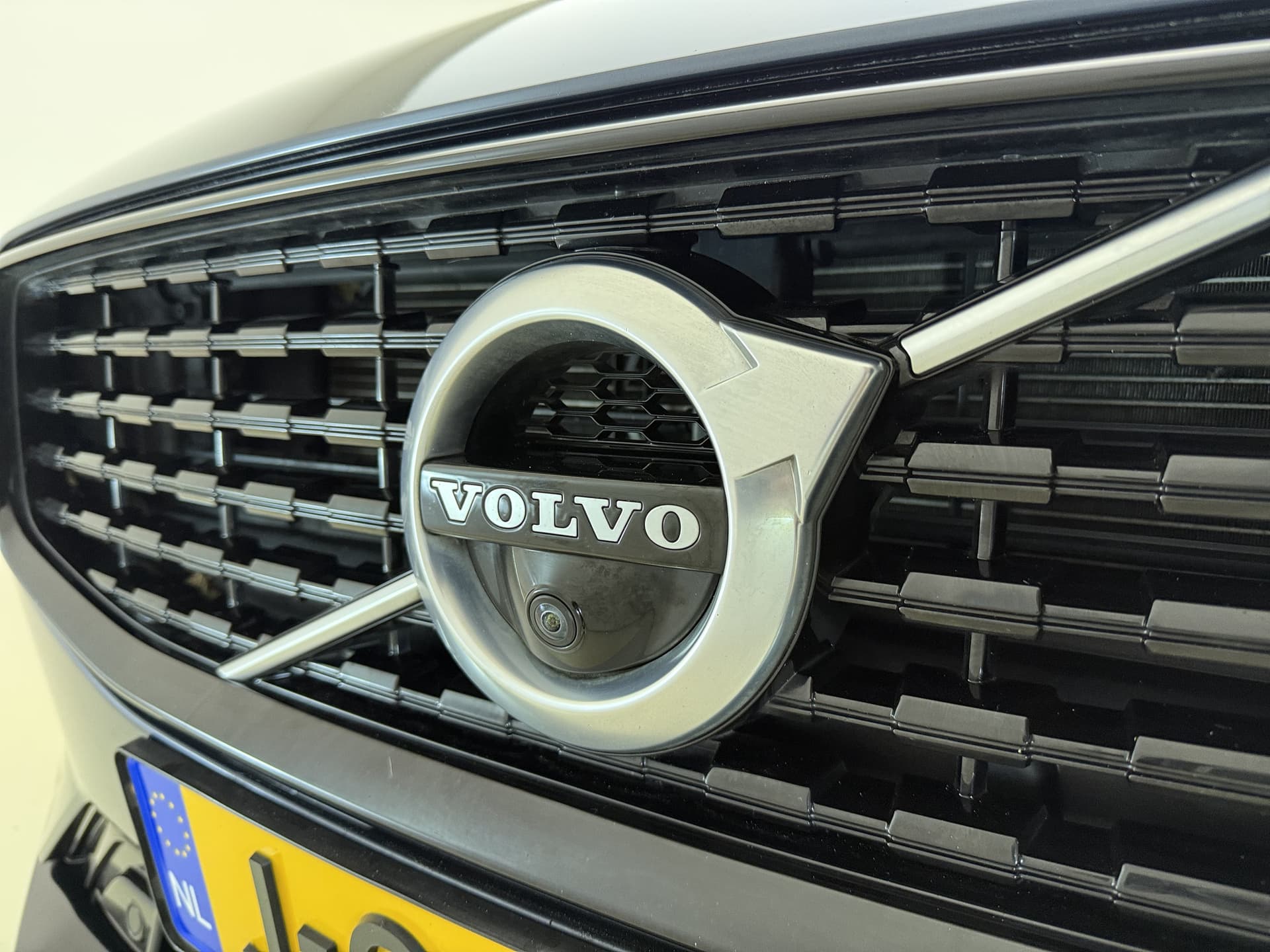 Volvo V60 T6 340pk AWD R-Design / Head-Up / Panoramadak / 360 Camera / Full-LED / Harman&Kardon / El. Sportstoelen / Keyless / Trekhaak / ACC / BLIS / DAB / El. Achterklep / thumbnail 29