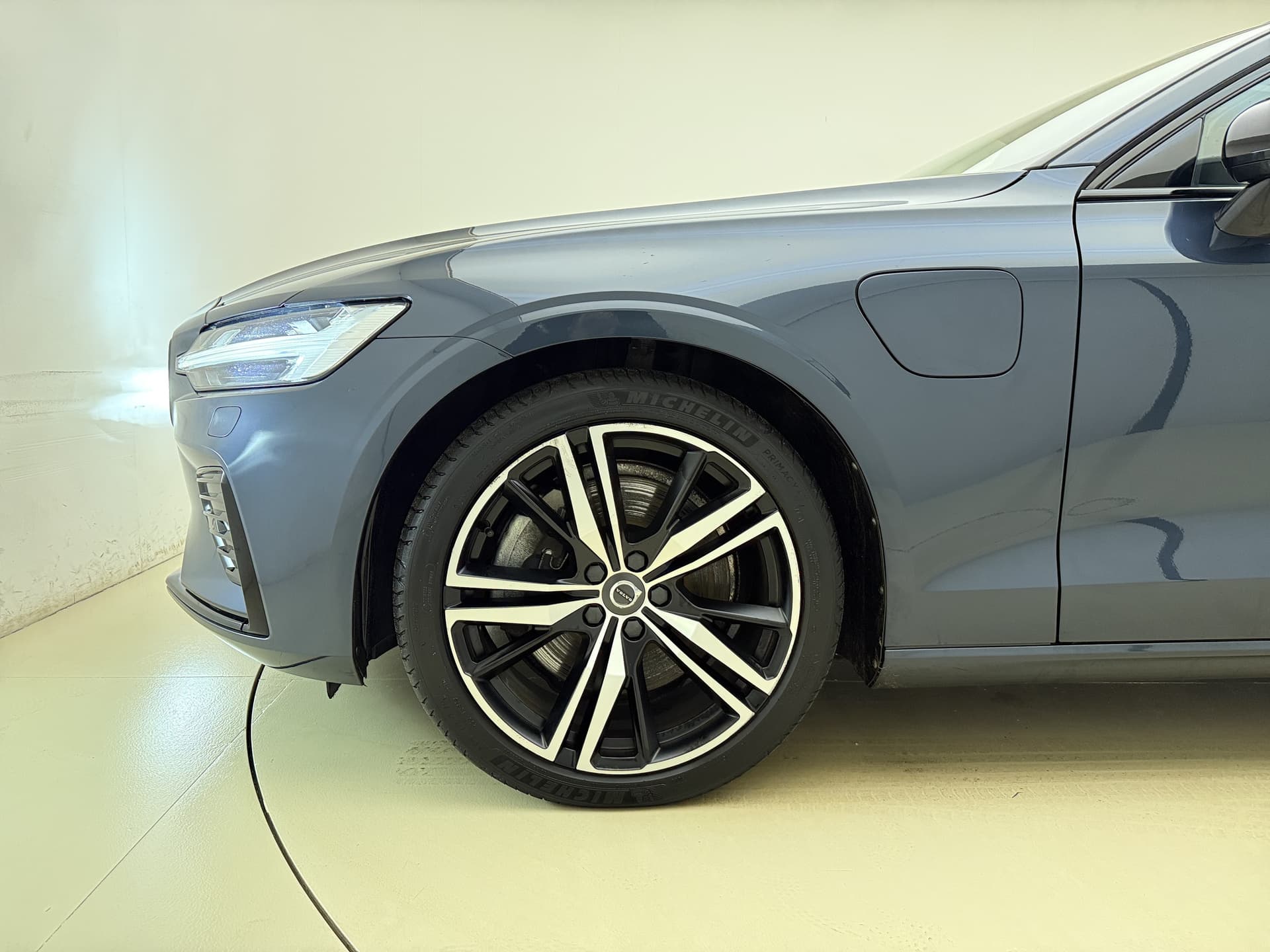 Volvo V60 T6 340pk AWD R-Design / Head-Up / Panoramadak / 360 Camera / Full-LED / Harman&Kardon / El. Sportstoelen / Keyless / Trekhaak / ACC / BLIS / DAB / El. Achterklep / thumbnail 34