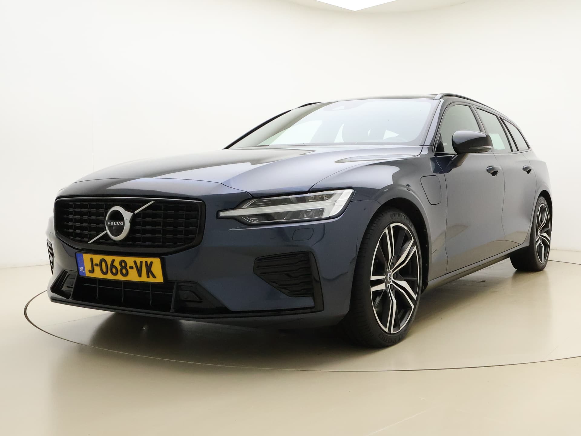 Volvo V60 T6 340pk AWD R-Design / Head-Up / Panoramadak / 360 Camera / Full-LED / Harman&Kardon / El. Sportstoelen / Keyless / Trekhaak / ACC / BLIS / DAB / El. Achterklep / thumbnail 39