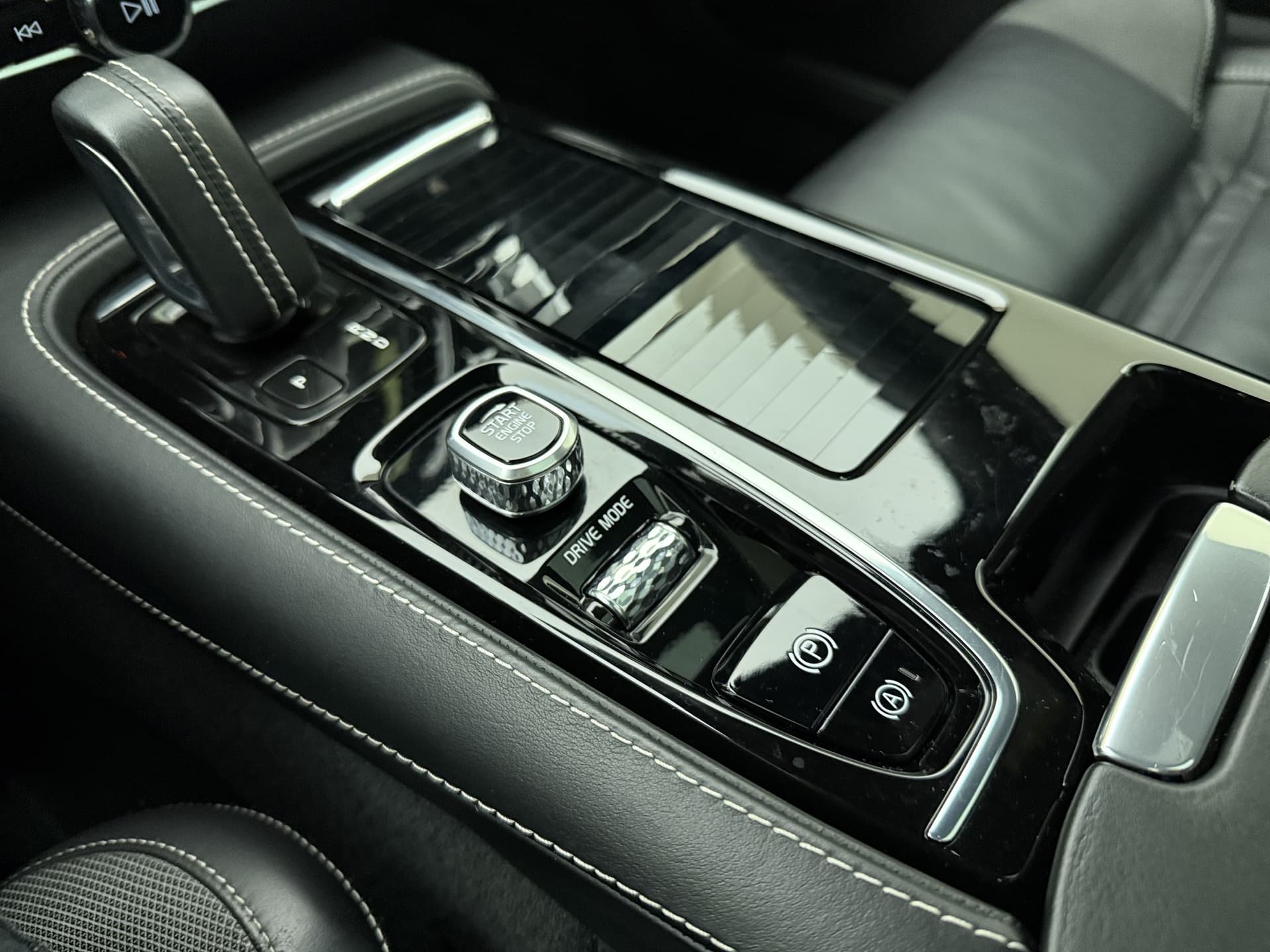 Volvo V60 T6 340pk AWD R-Design / Head-Up / Panoramadak / 360 Camera / Full-LED / Harman&Kardon / El. Sportstoelen / Keyless / Trekhaak / ACC / BLIS / DAB / El. Achterklep / thumbnail 48