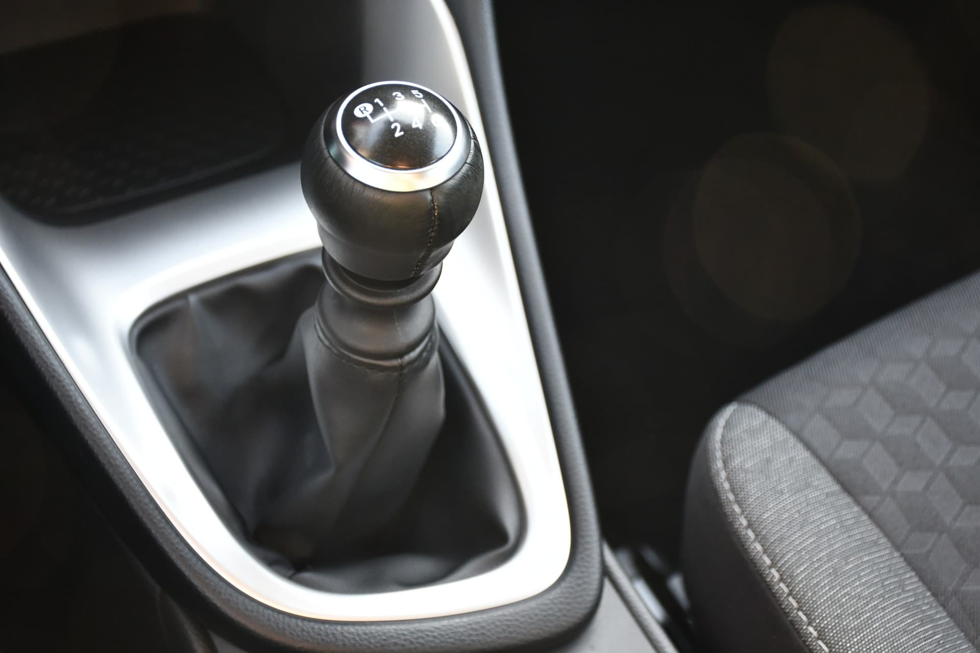 Toyota Yaris 1.5 VVT-i Active 5-deurs 126pk thumbnail 2