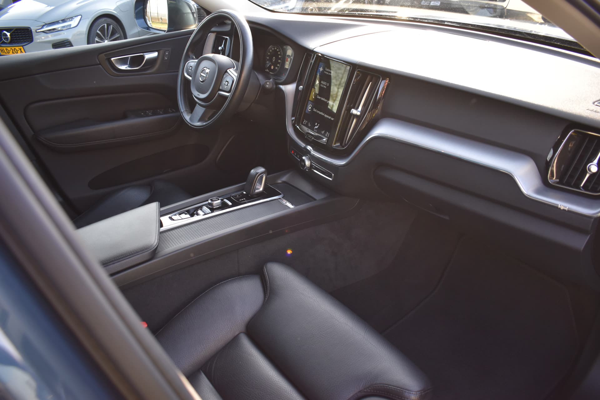 Volvo XC60 T6 AWD 340PK Plug-in Hybrid Business Pro thumbnail 24