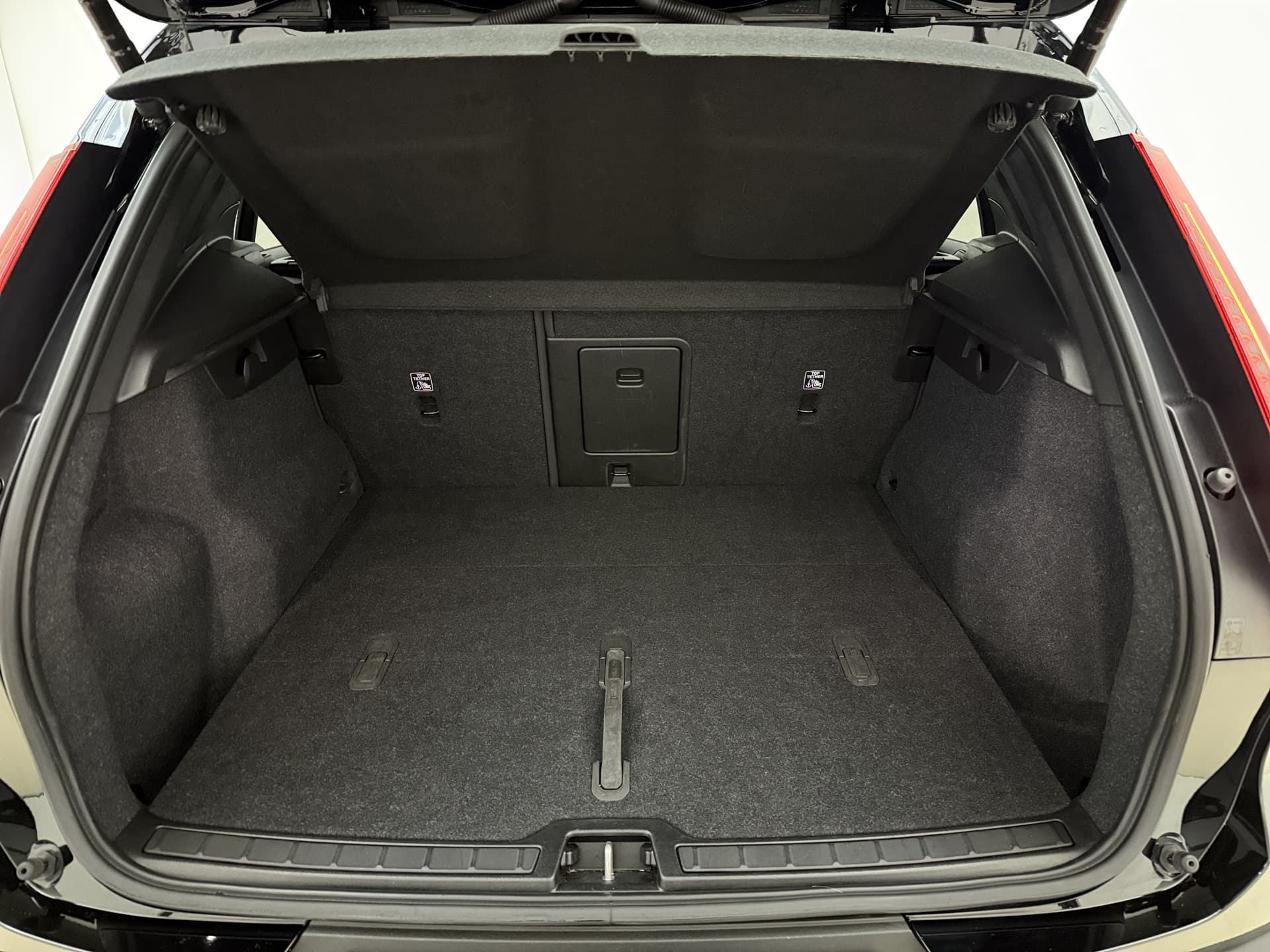 Volvo XC40 Twin 408pk Plus / Nubuck / Getint glas / Trekhaak / All Season / PDC + Camera / Stoel + Stuurw. Verwarming / Keyless / El. Achterklep / Warmtepomp / thumbnail 8