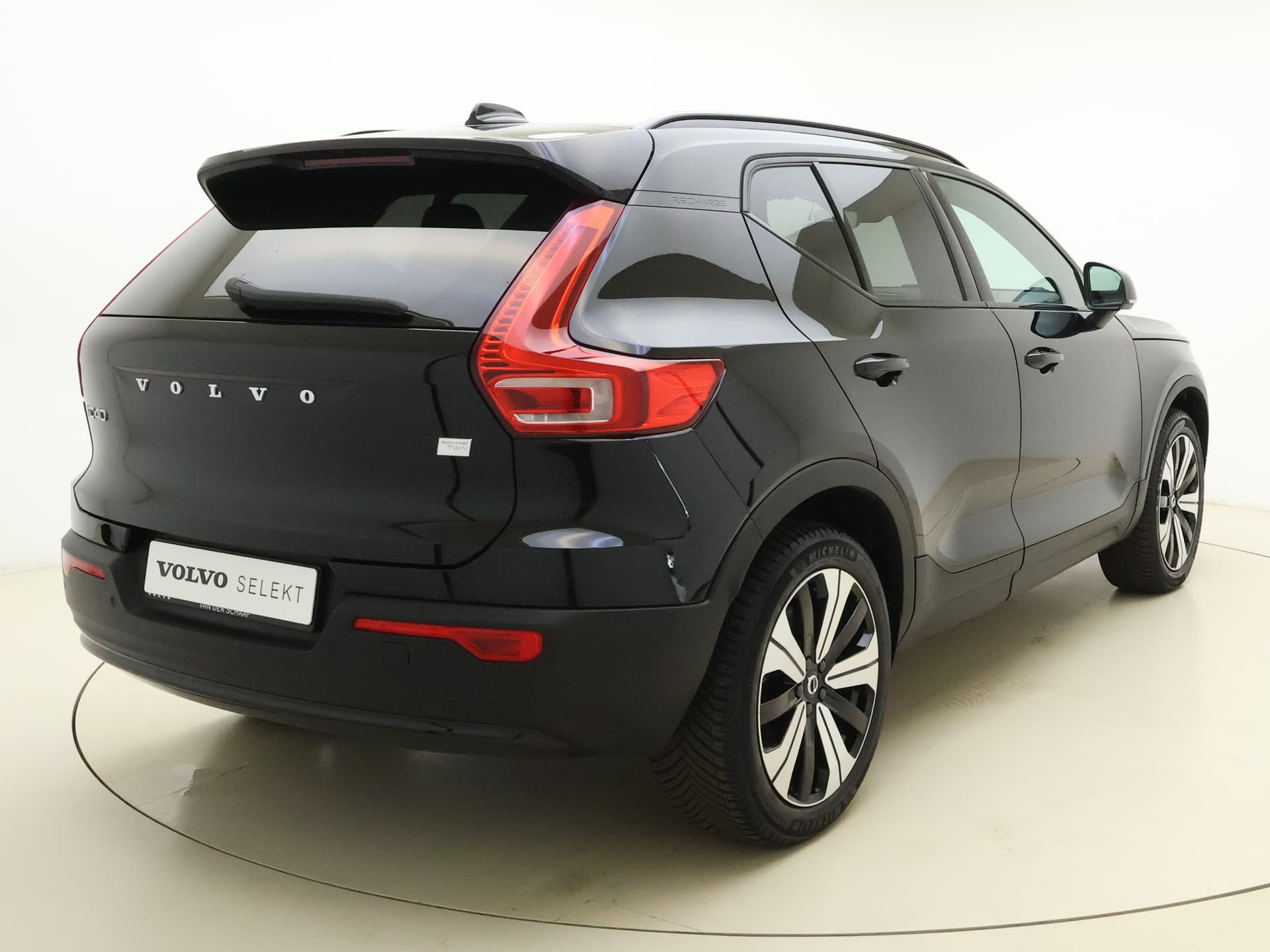 Volvo XC40 Twin 408pk Plus / Nubuck / Getint glas / Trekhaak / All Season / PDC + Camera / Stoel + Stuurw. Verwarming / Keyless / El. Achterklep / Warmtepomp / thumbnail 9