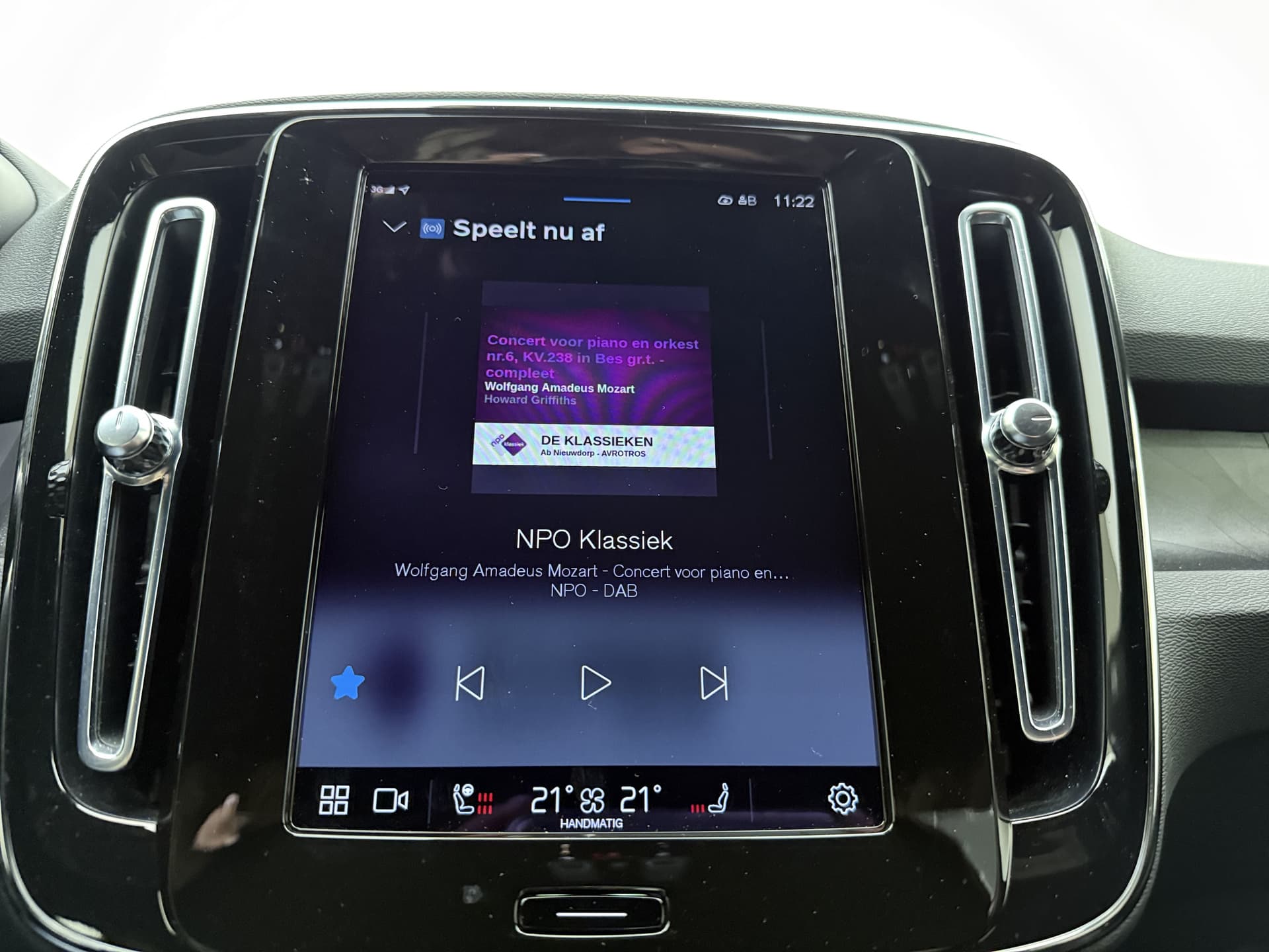 Volvo XC40 Twin 408pk Plus / Nubuck / Getint glas / Trekhaak / All Season / PDC + Camera / Stoel + Stuurw. Verwarming / Keyless / El. Achterklep / Warmtepomp / thumbnail 18