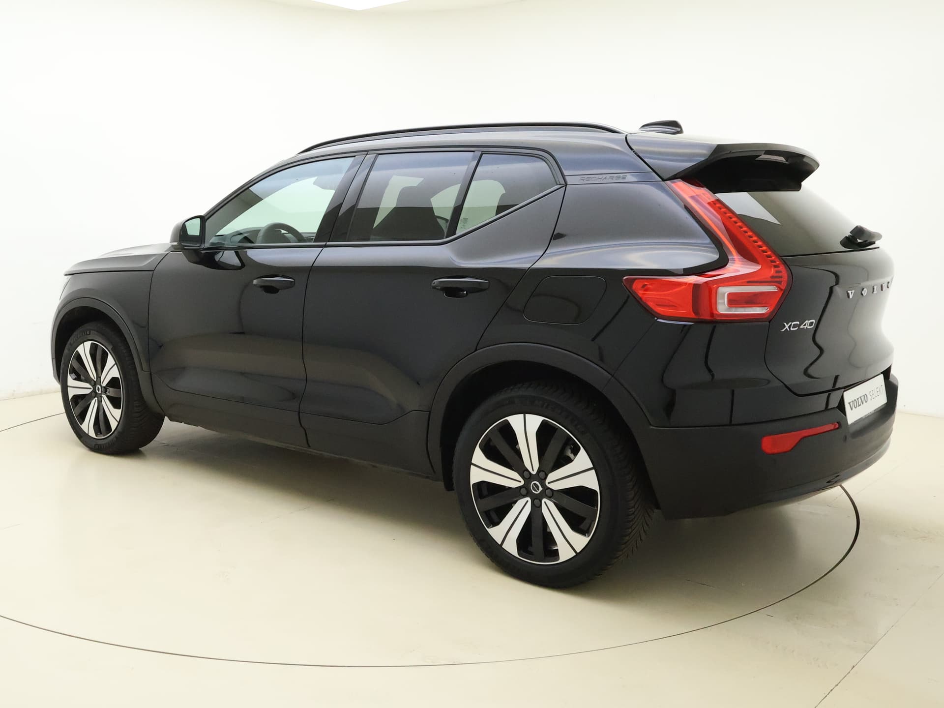 Volvo XC40 Twin 408pk Plus / Nubuck / Getint glas / Trekhaak / All Season / PDC + Camera / Stoel + Stuurw. Verwarming / Keyless / El. Achterklep / Warmtepomp / thumbnail 19