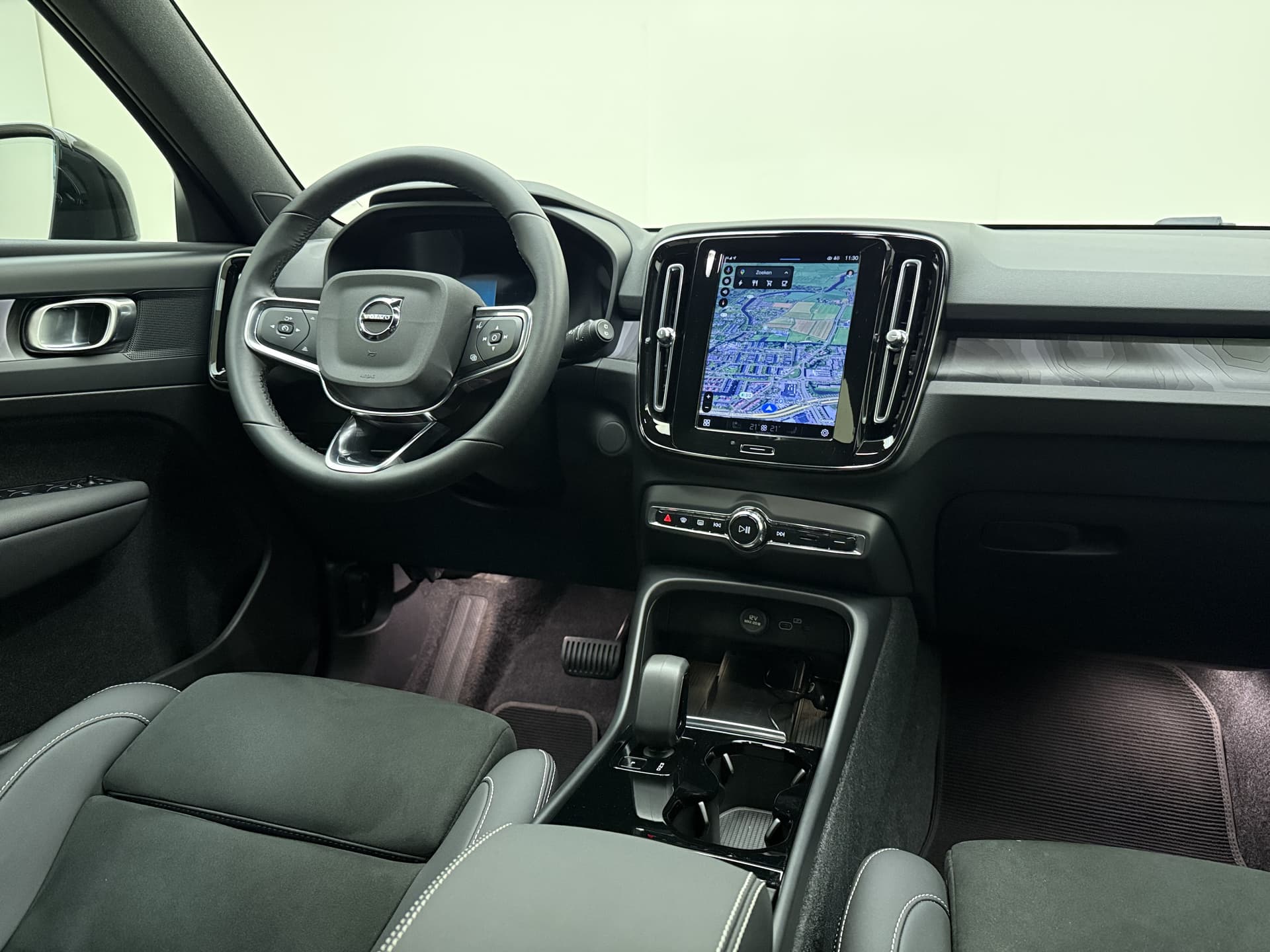 Volvo XC40 Twin 408pk Plus / Nubuck / Getint glas / Trekhaak / All Season / PDC + Camera / Stoel + Stuurw. Verwarming / Keyless / El. Achterklep / Warmtepomp / thumbnail 20