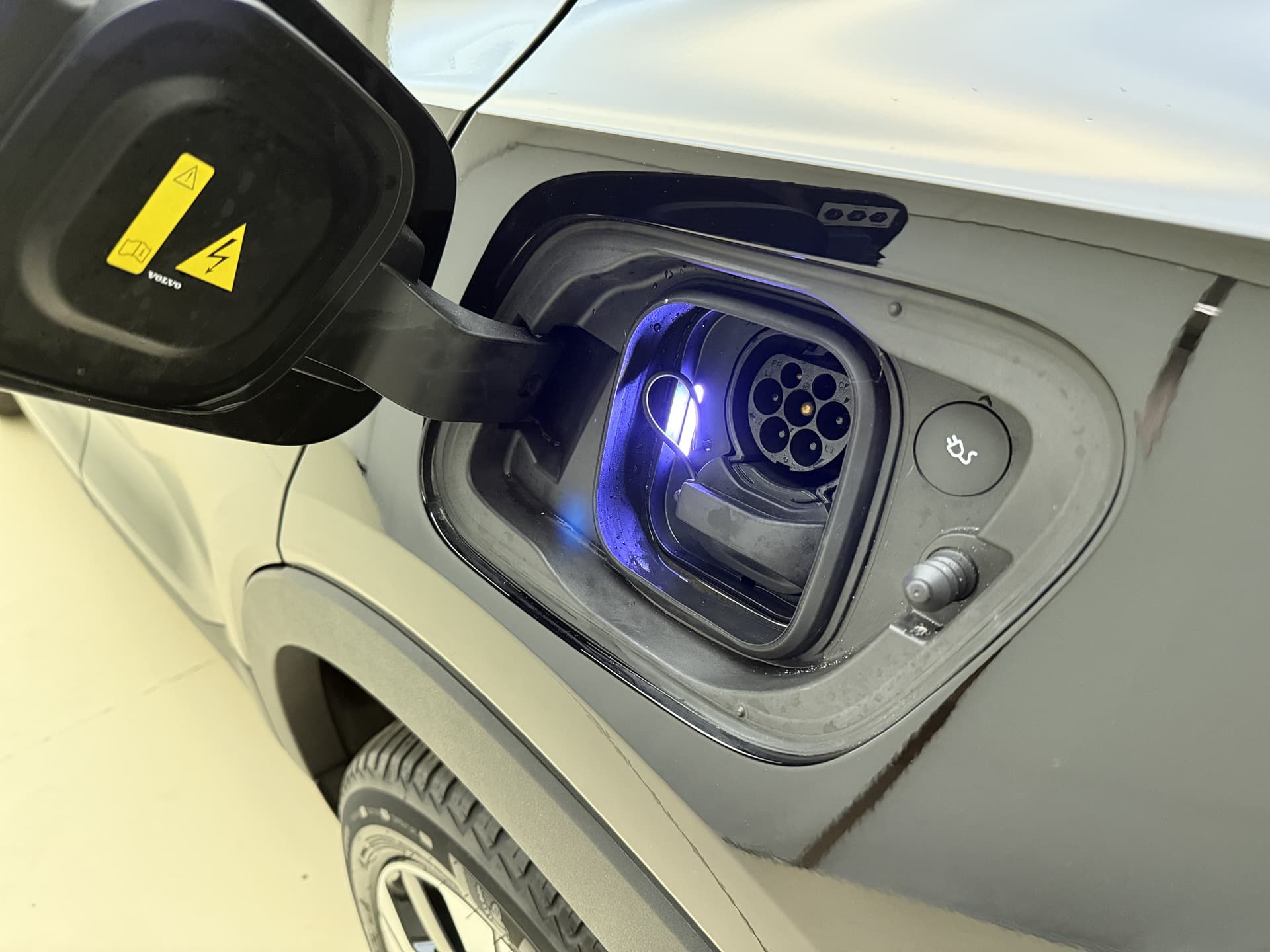 Volvo XC40 Twin 408pk Plus / Nubuck / Getint glas / Trekhaak / All Season / PDC + Camera / Stoel + Stuurw. Verwarming / Keyless / El. Achterklep / Warmtepomp / thumbnail 22