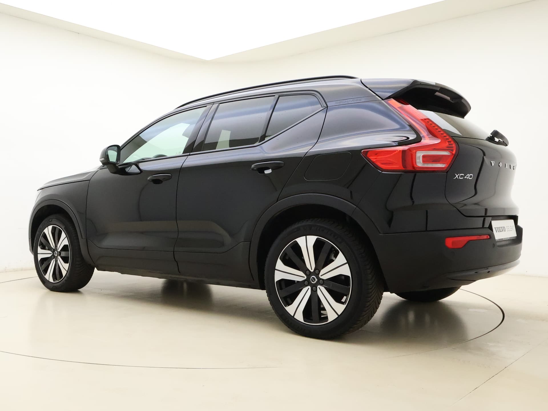 Volvo XC40 Twin 408pk Plus / Nubuck / Getint glas / Trekhaak / All Season / PDC + Camera / Stoel + Stuurw. Verwarming / Keyless / El. Achterklep / Warmtepomp / thumbnail 27